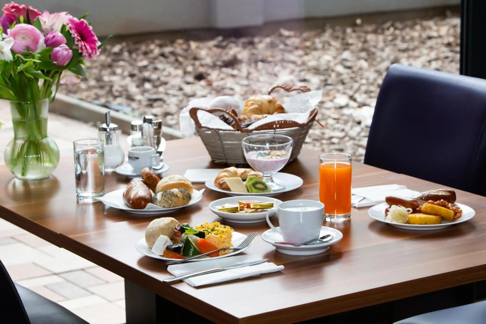 Restaurant/places to eat in Hotel Regnum Residence