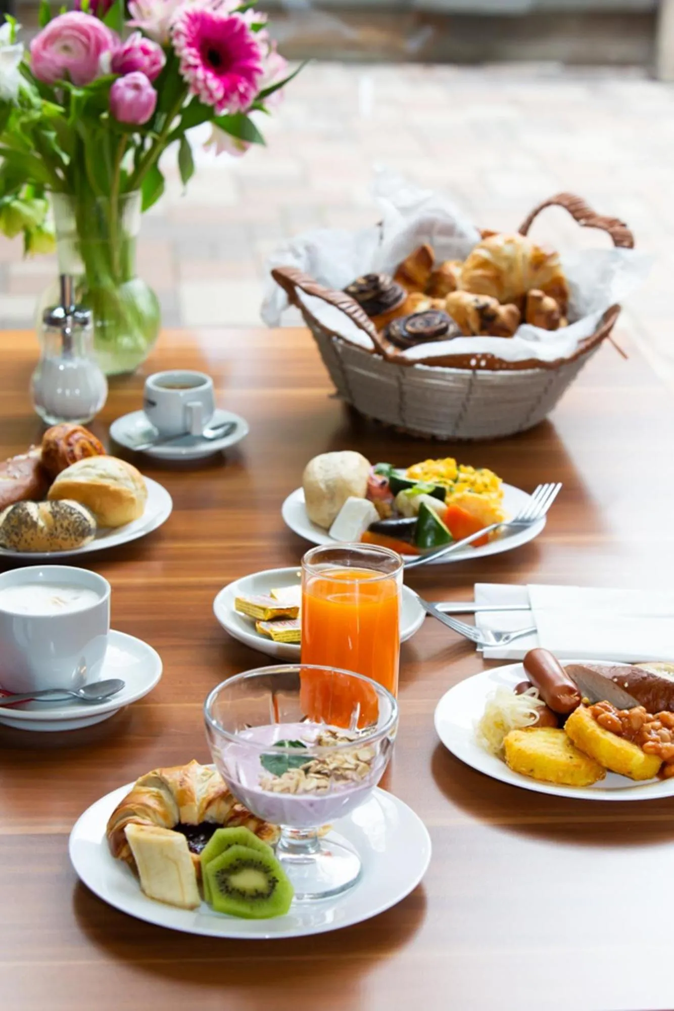 Restaurant/places to eat in Hotel Regnum Residence