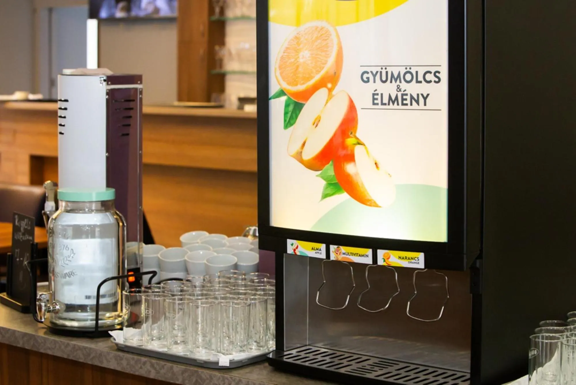 Restaurant/places to eat in Hotel Regnum Residence