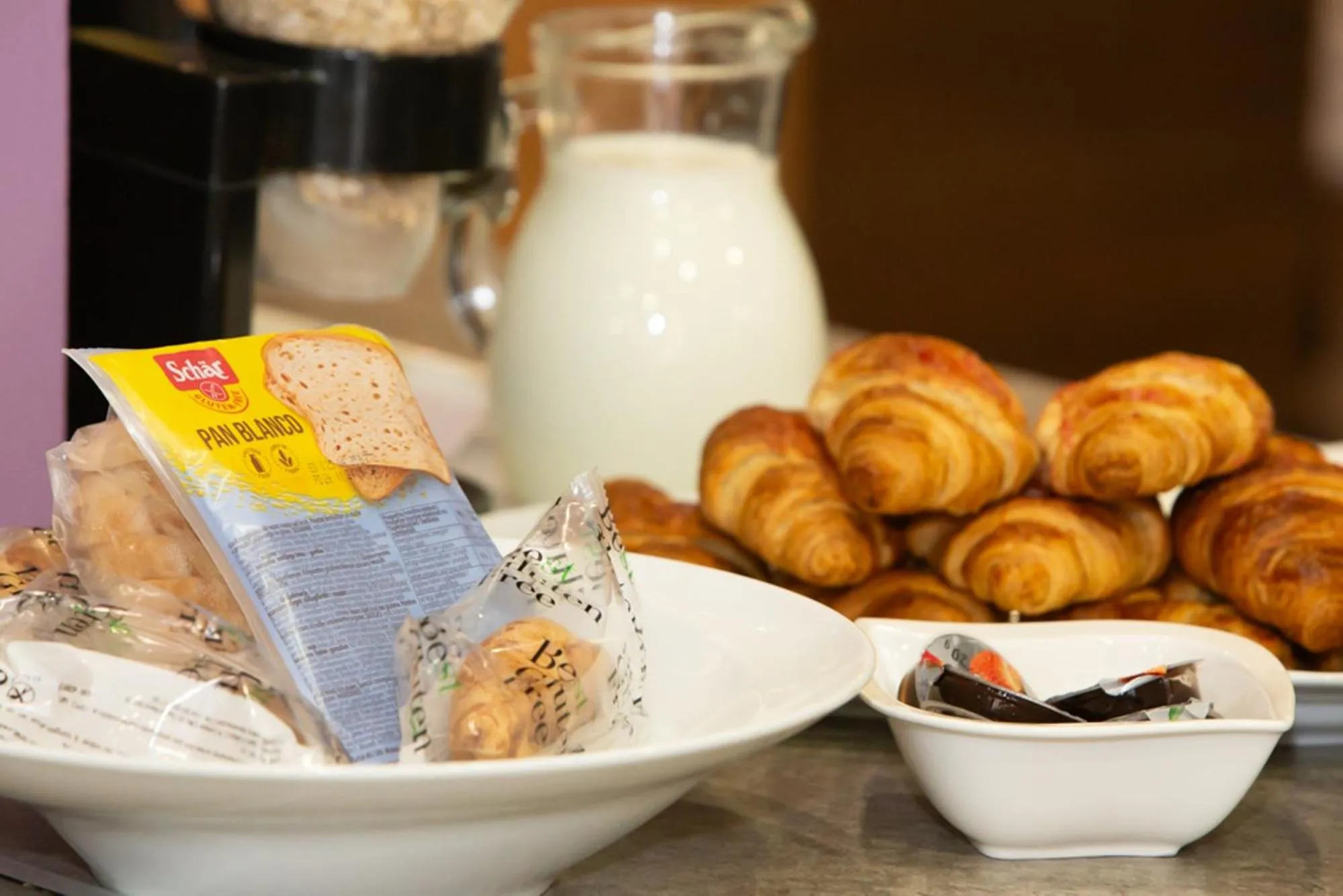 Restaurant/places to eat in Hotel Regnum Residence