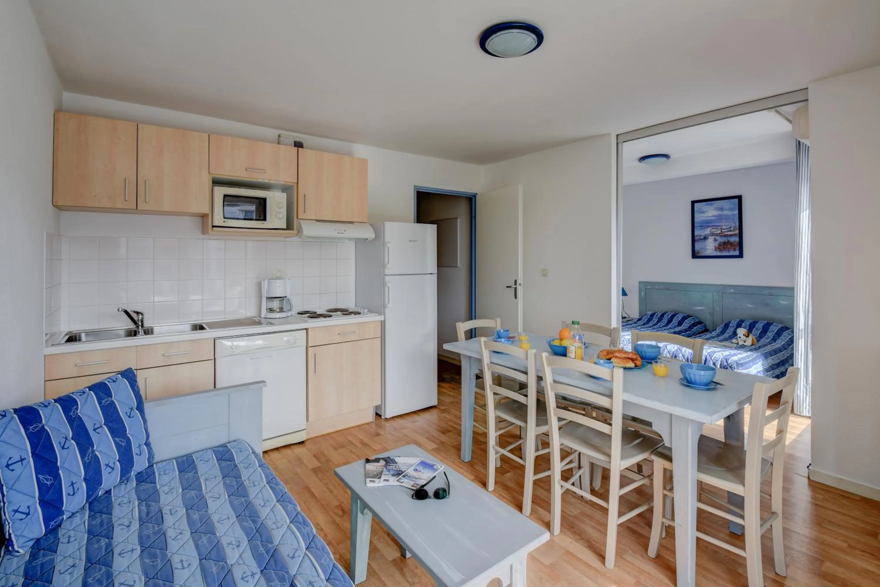 Kitchen or kitchenette in Vacancéole - Les Jardins de l'Amirauté