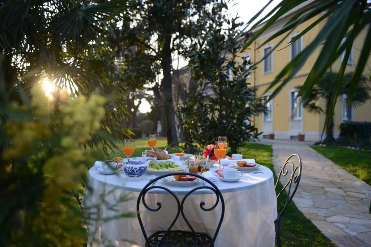 Restaurant/places to eat in Villa Verganti Veronesi