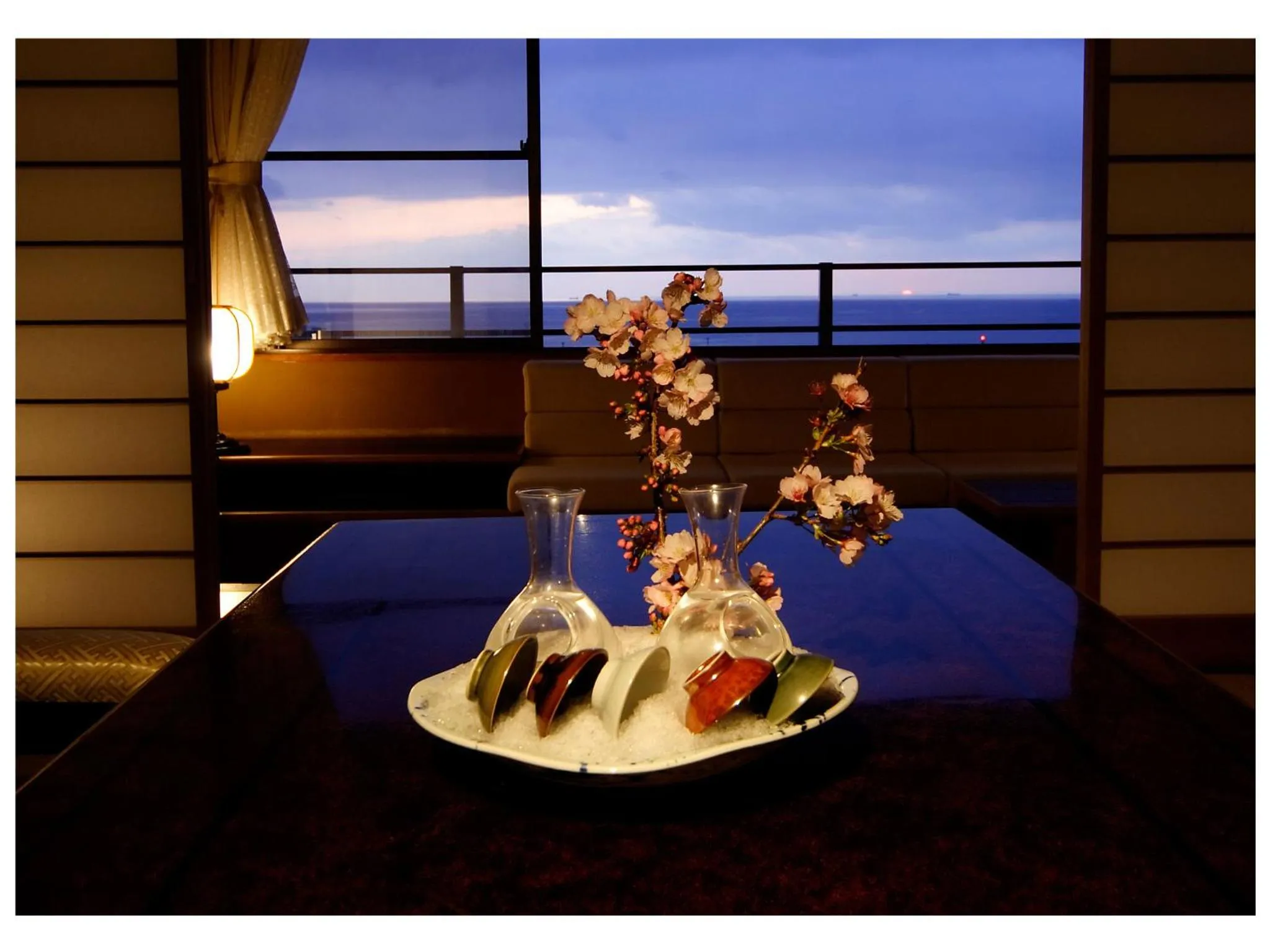 Photo of the whole room in Sakahijiri gyokushoen