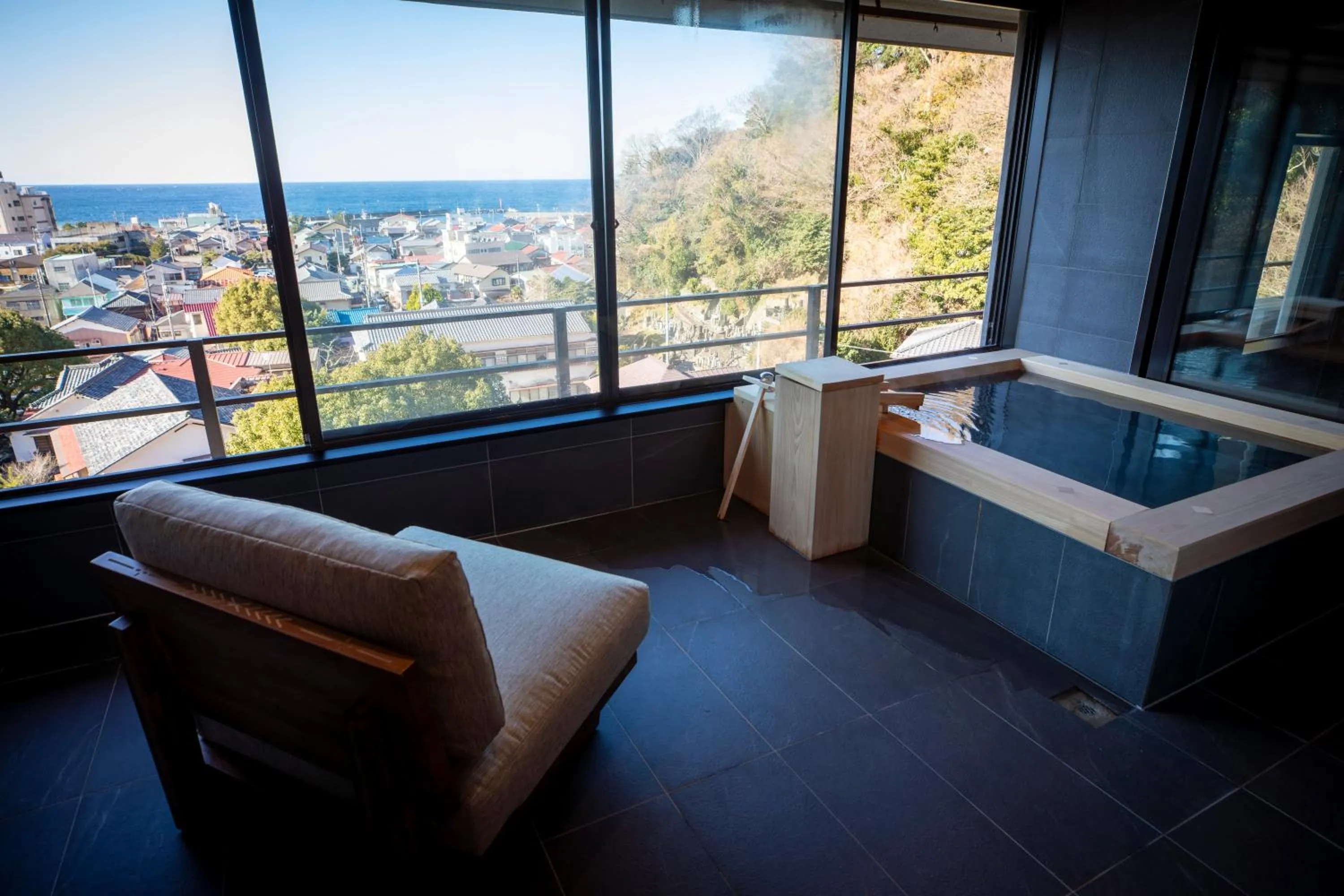 Sakahijiri gyokushoen