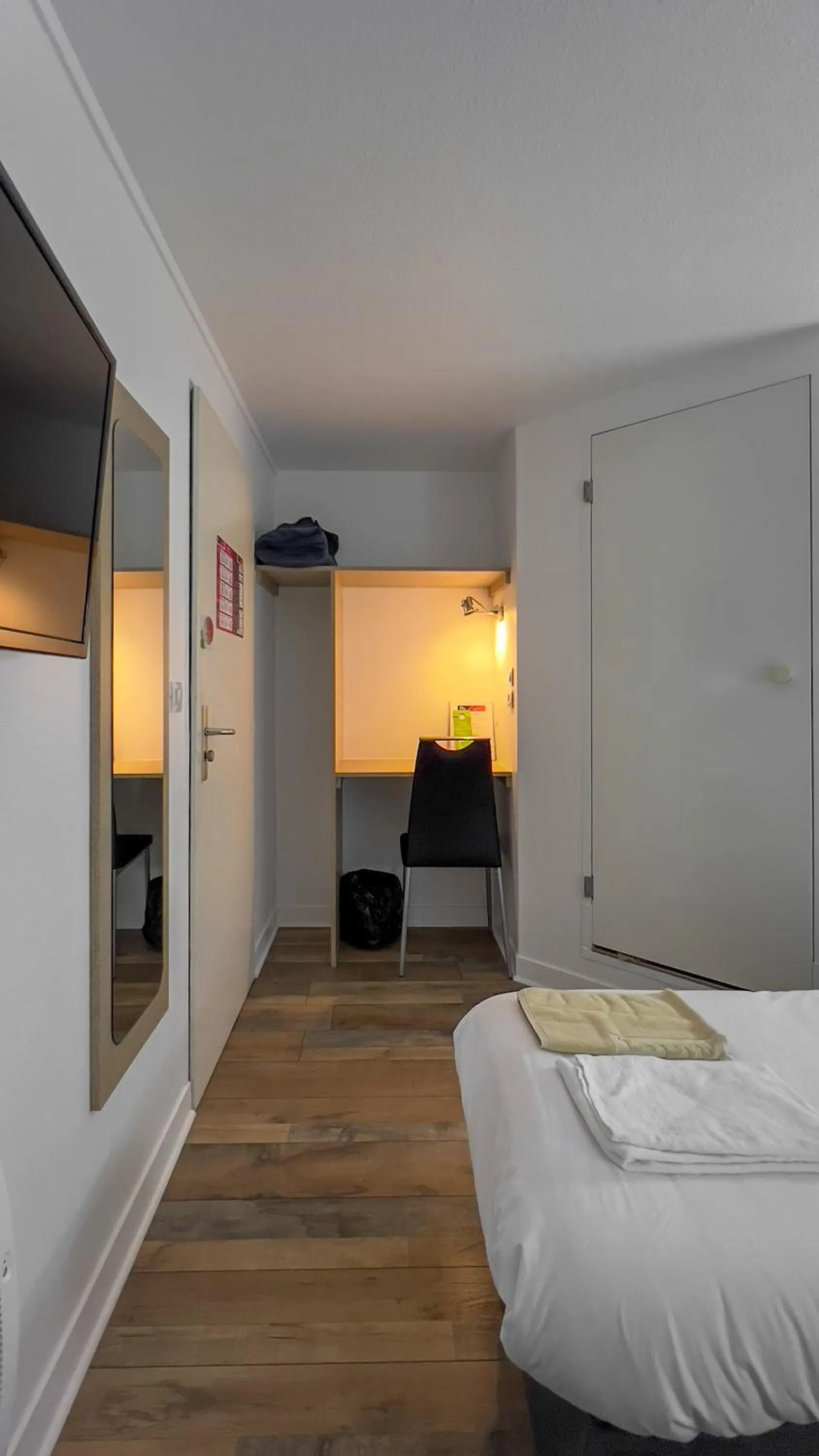 TV and multimedia, Bed in Fasthotel Le Mans Nord FH CONFORT