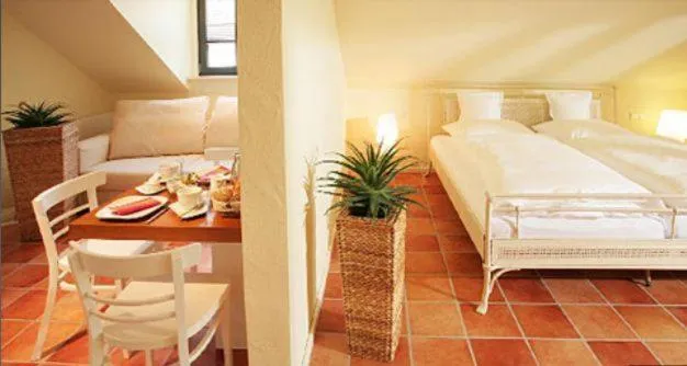 Day, Bed in Vinotel Augustin