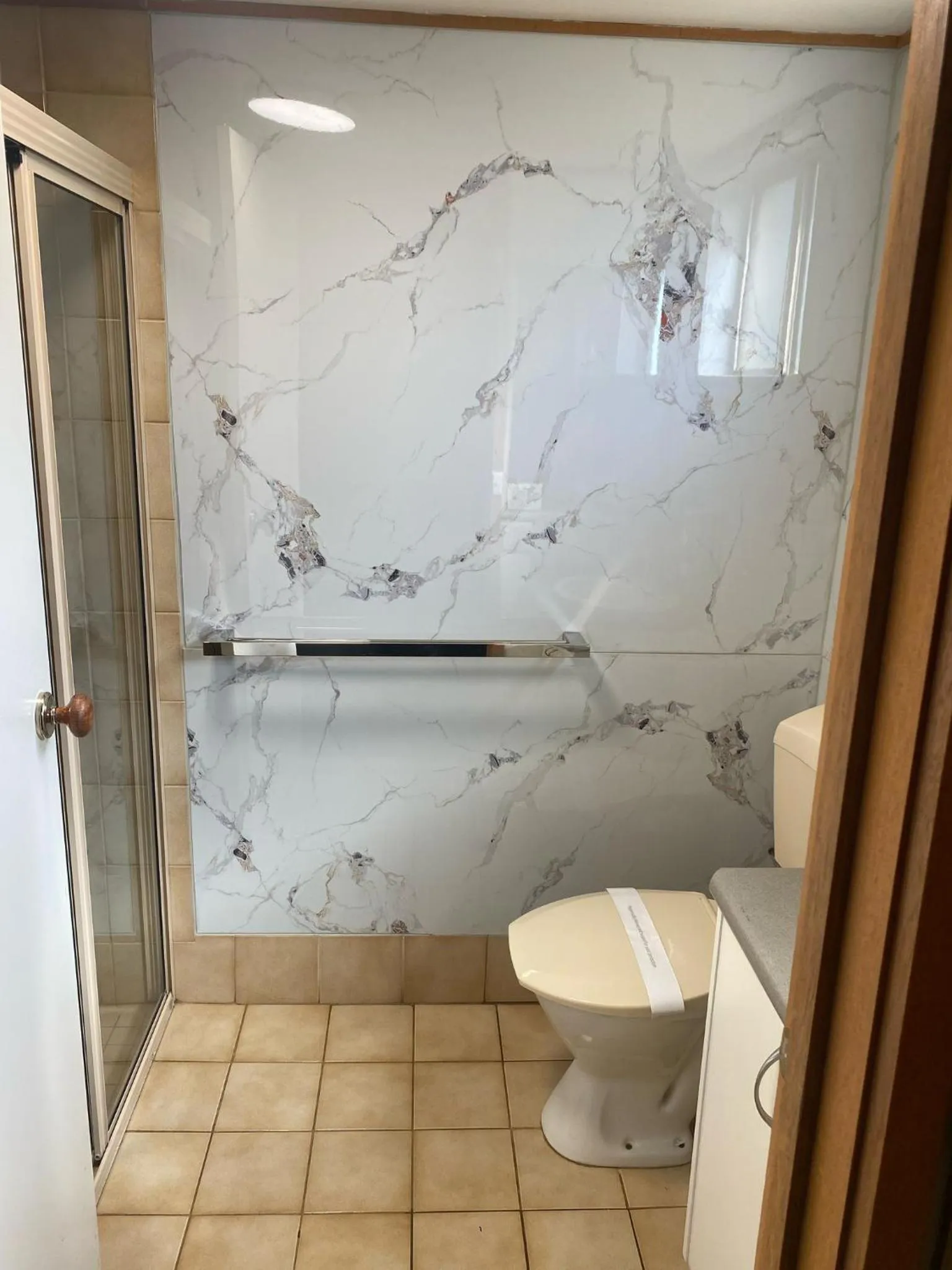 Toilet in Darling Junction Motor Inn