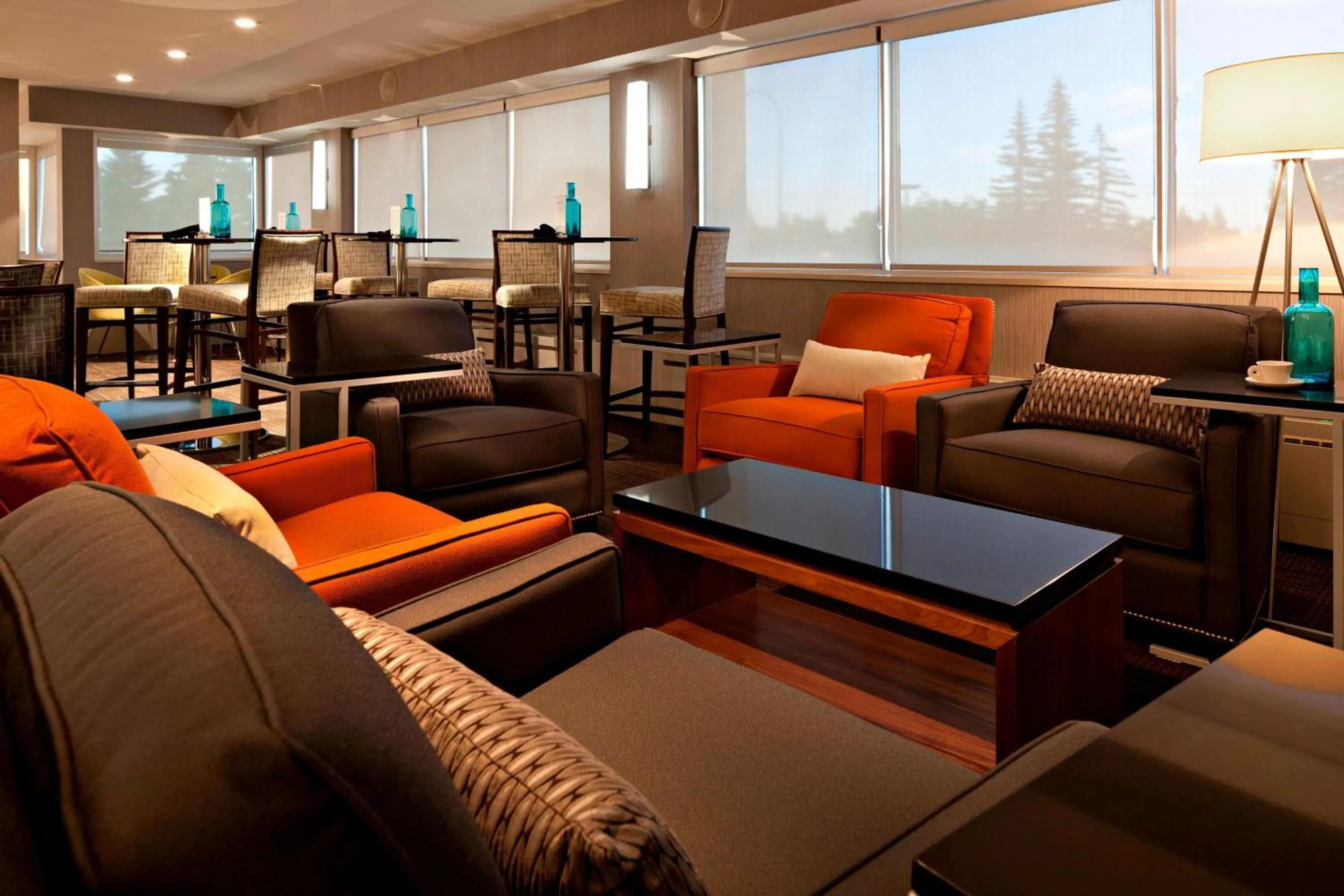 Lounge or bar in Delta Hotels by Marriott Calgary South