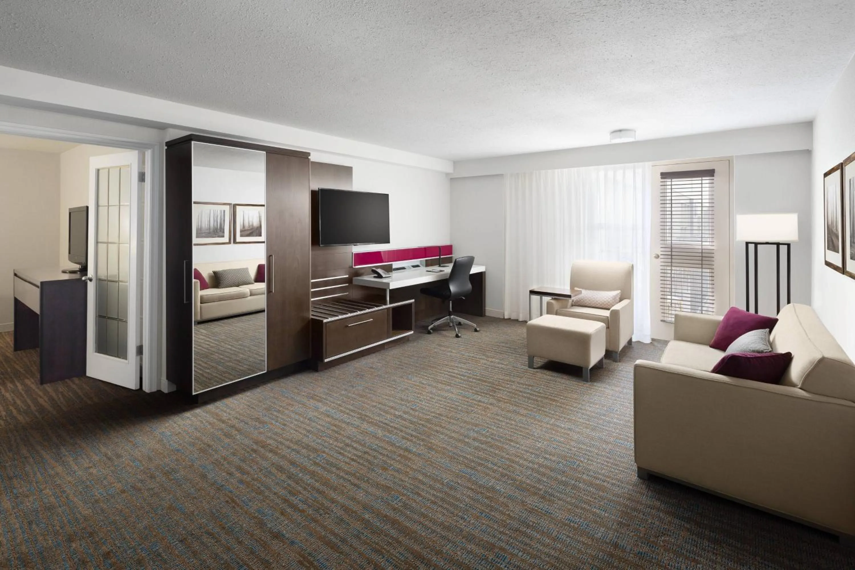 Living room, Bed in Delta Hotels by Marriott Calgary South