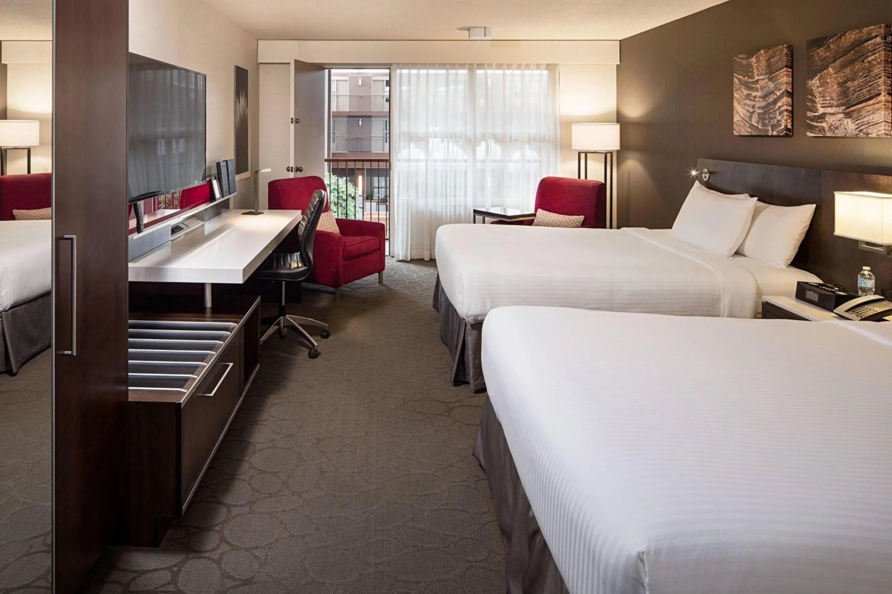 Photo of the whole room, Bed in Delta Hotels by Marriott Calgary South