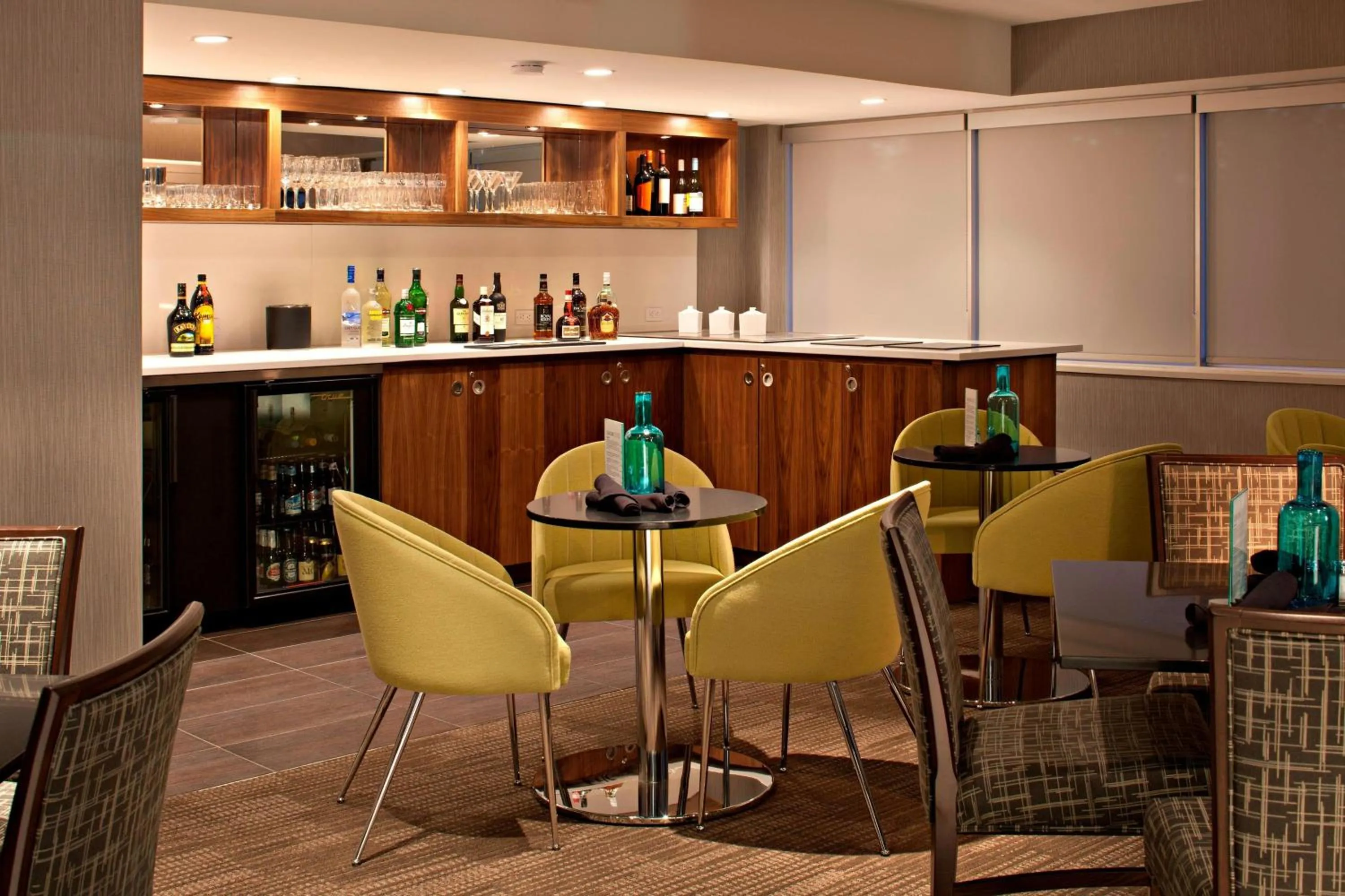 Lounge or bar in Delta Hotels by Marriott Calgary South