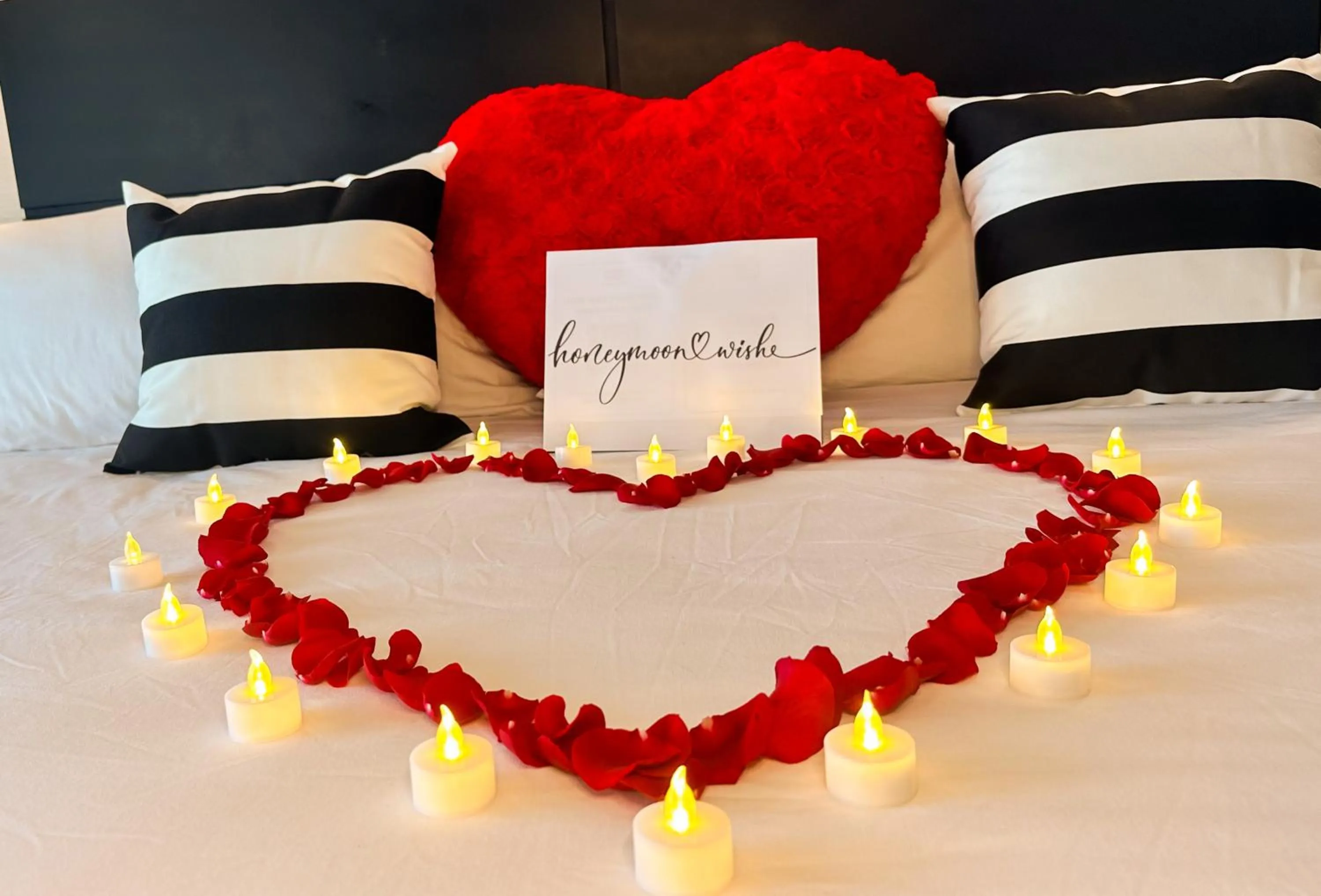 Bed in Villa Roca Boutique Resort & Suites - ADULT ONLY