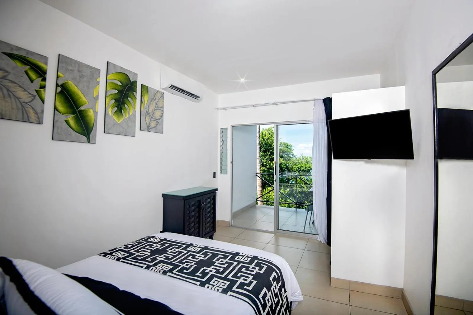 Bed in Villa Roca Boutique Resort & Suites - ADULT ONLY