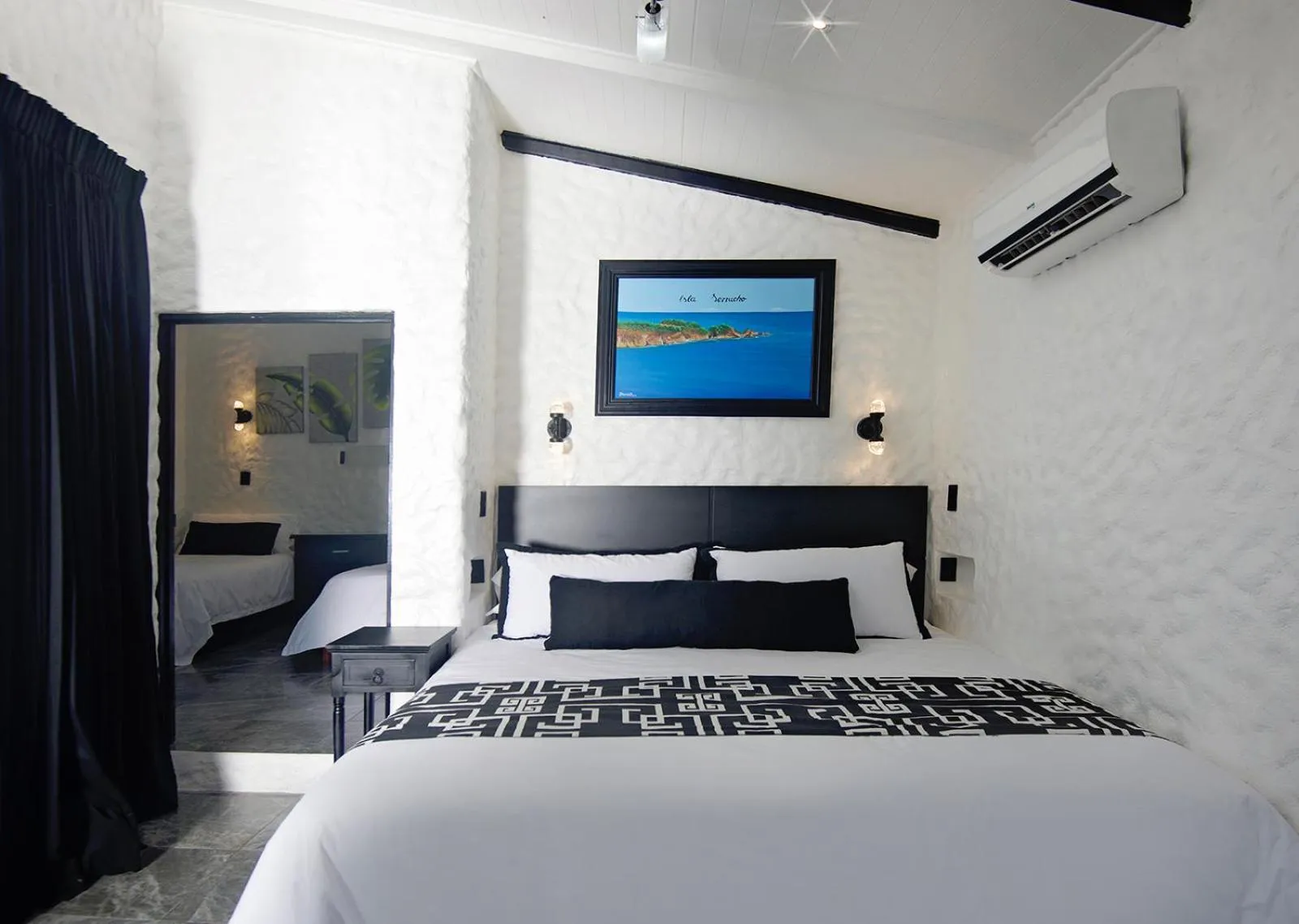 Bed in Villa Roca Boutique Resort & Suites - ADULT ONLY