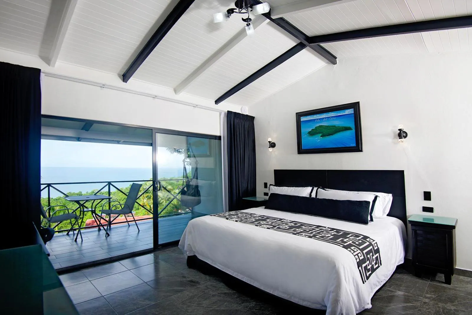 Bed in Villa Roca Boutique Resort & Suites - ADULT ONLY