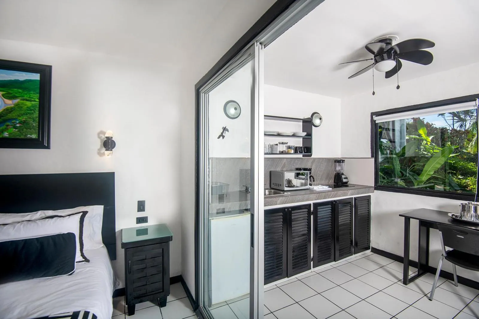 Kitchen or kitchenette in Villa Roca Boutique Resort & Suites - ADULT ONLY