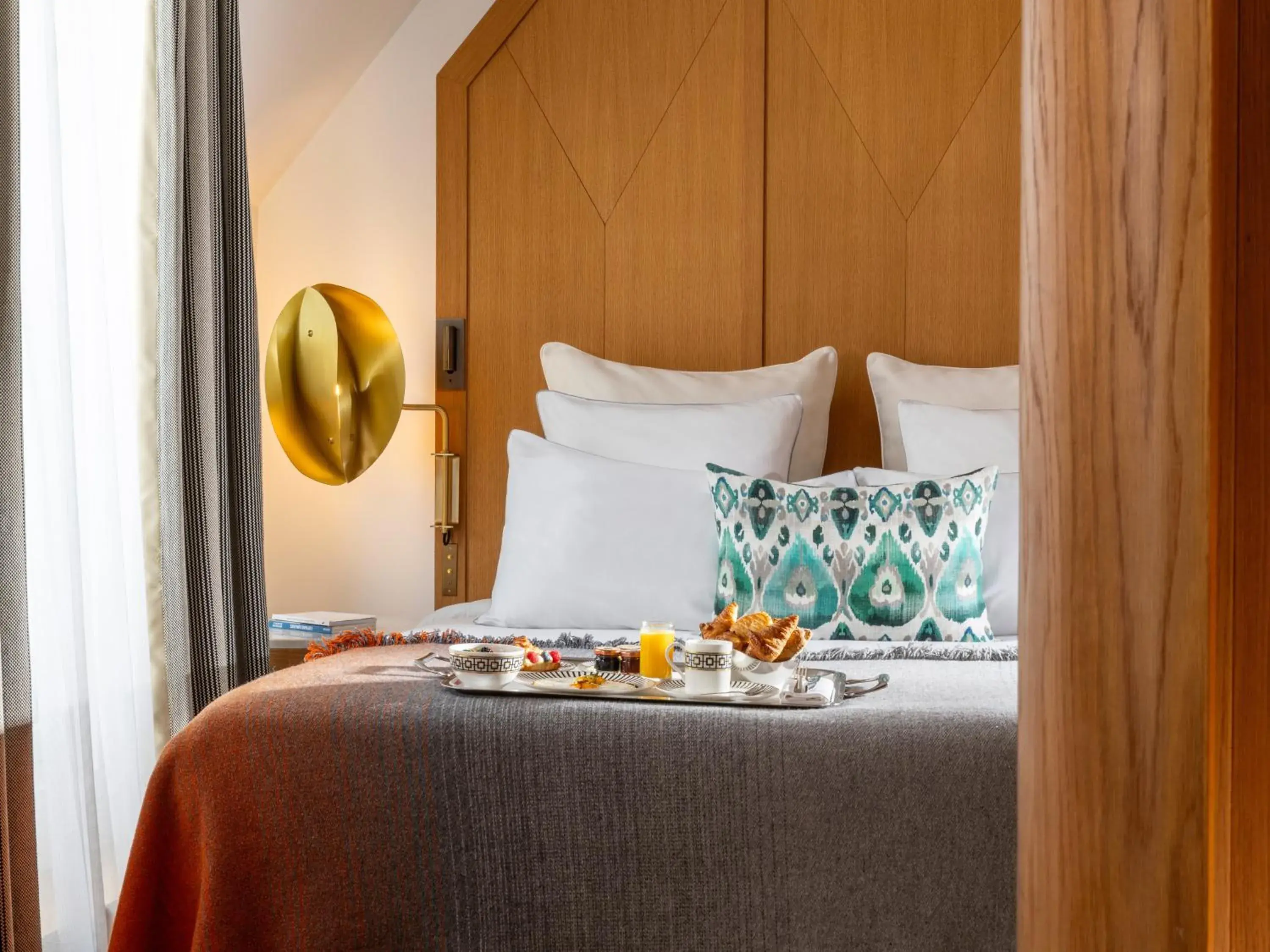 Bedroom, Bed in Hôtel Vernet Champs Elysées Paris Bedroom, Bed in Hôtel Vernet Champs Elysées Paris