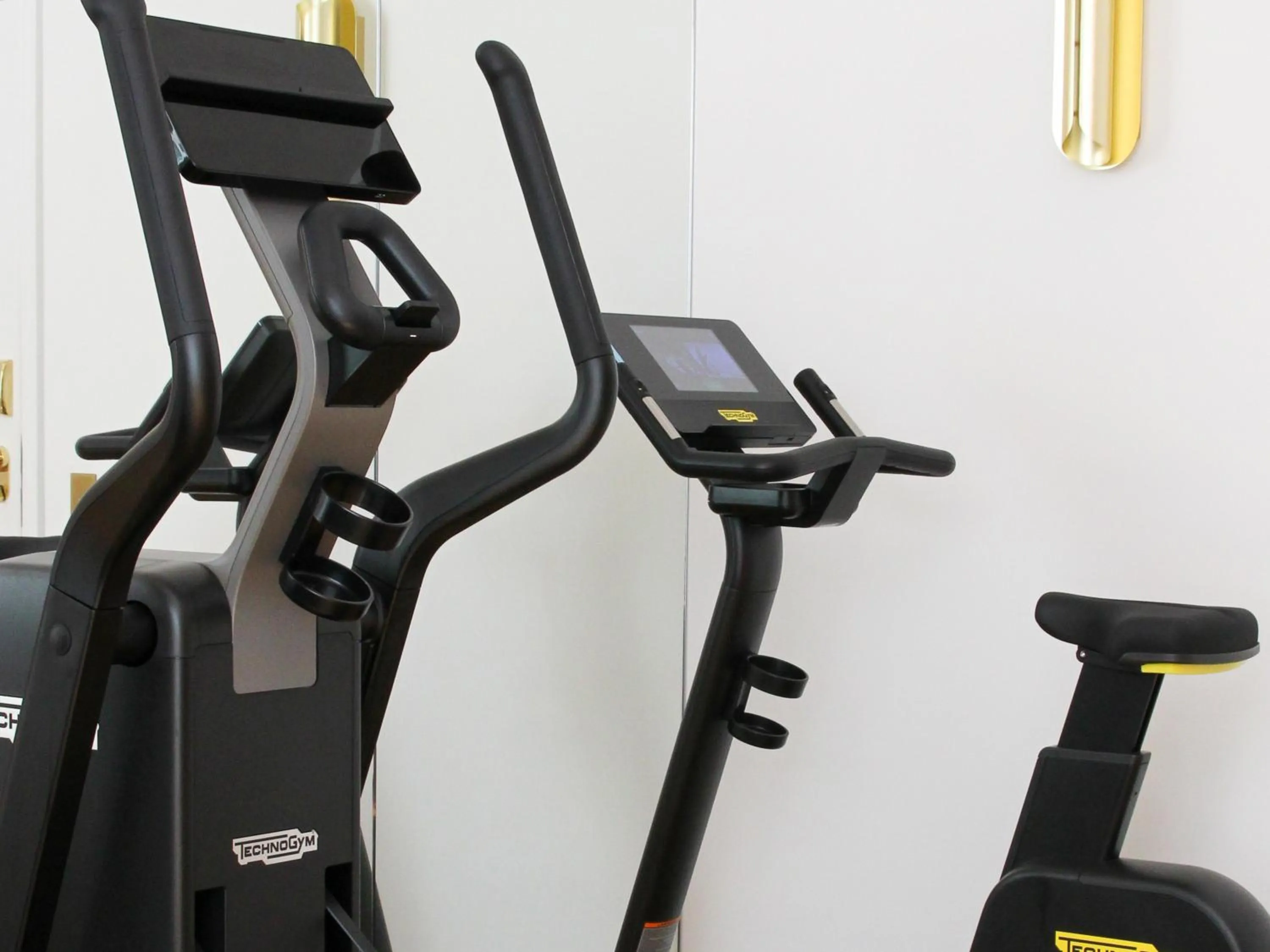 Fitness centre/facilities in Hôtel Vernet Champs Elysées Paris