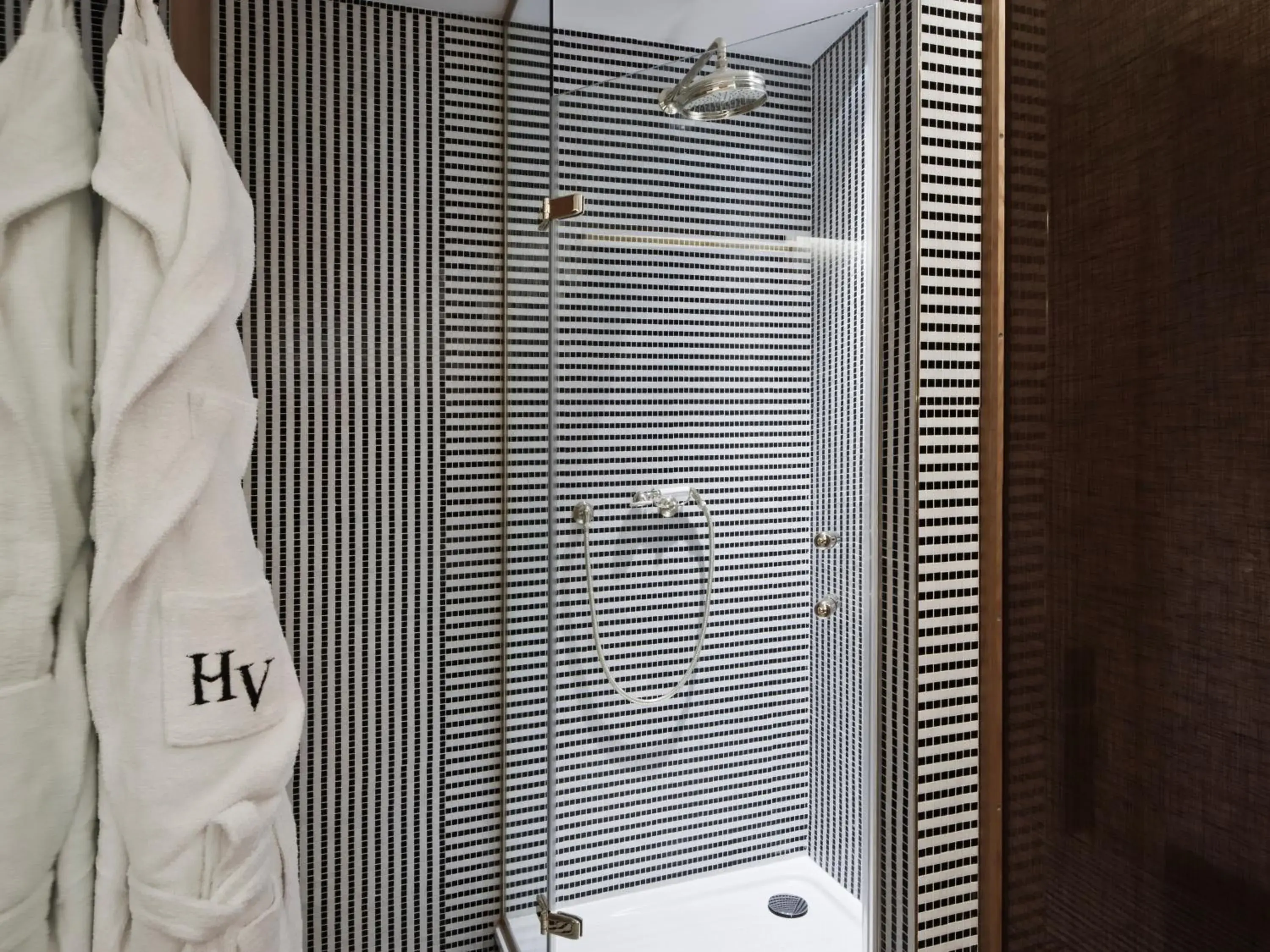 Bathroom in Hôtel Vernet Champs Elysées Paris Bathroom in Hôtel Vernet Champs Elysées Paris