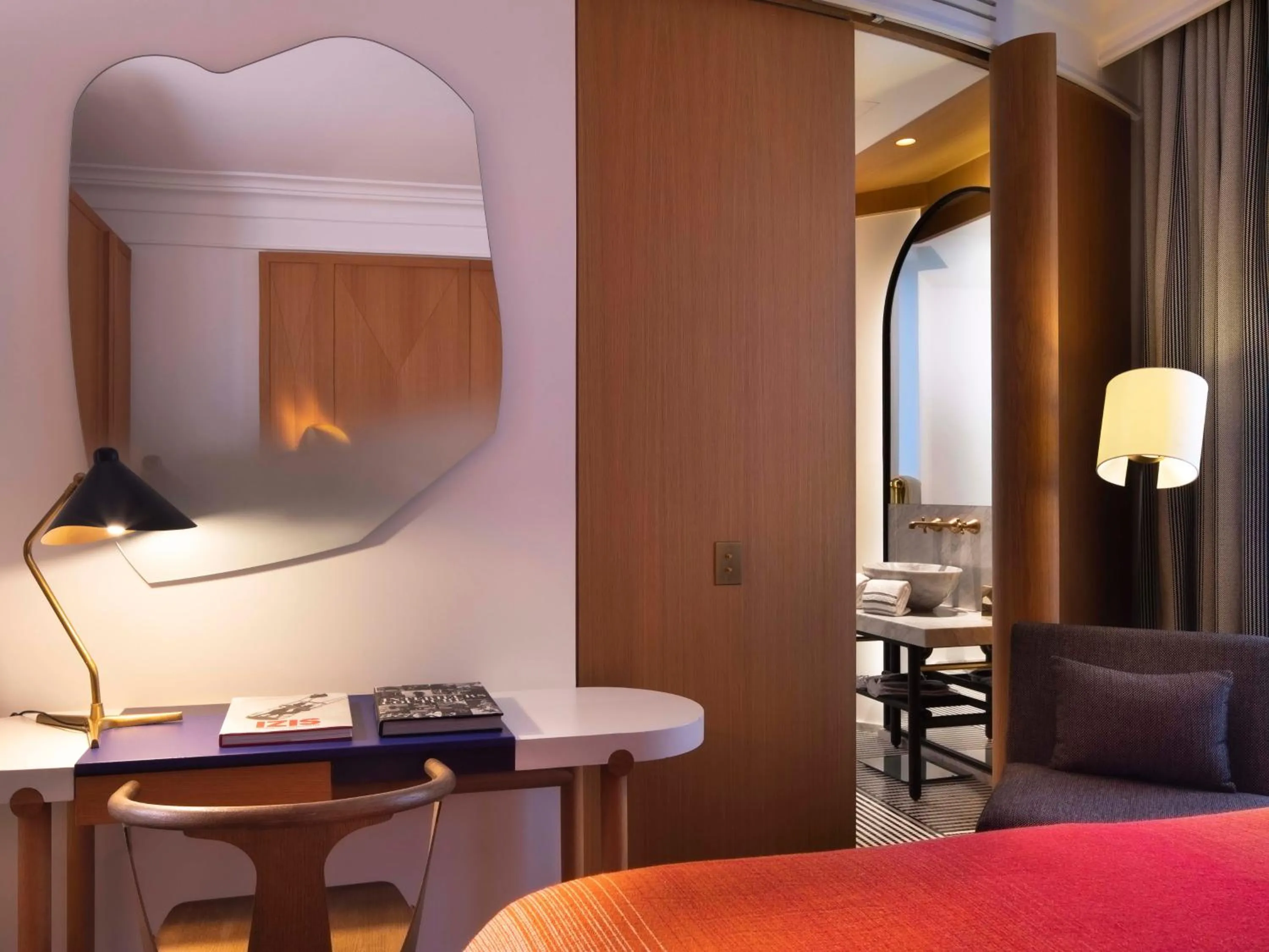 Bedroom, Bed in Hôtel Vernet Champs Elysées Paris