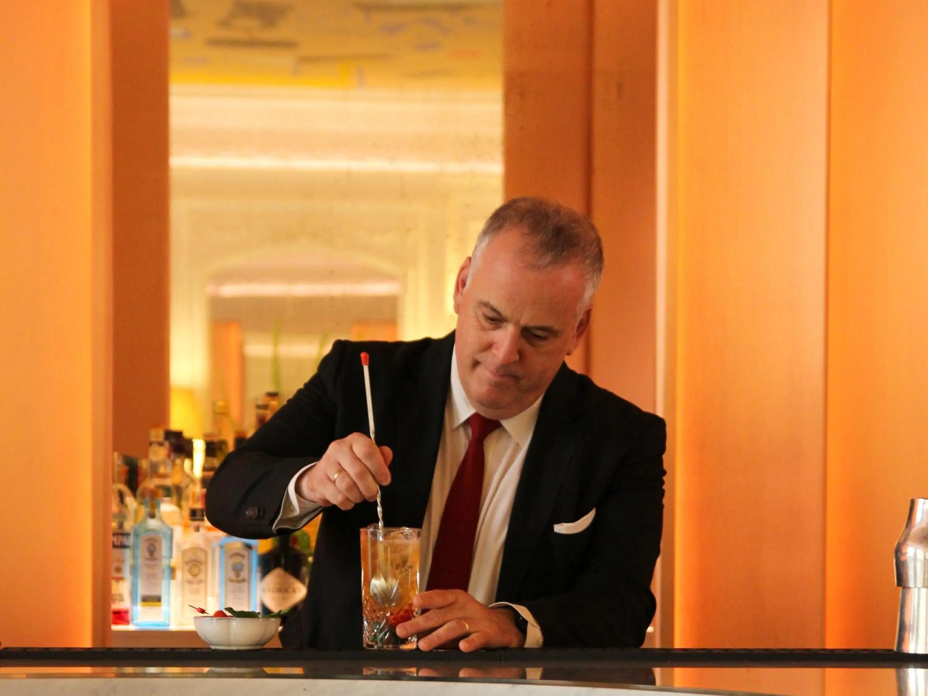 Lounge or bar in Hôtel Vernet Champs Elysées Paris