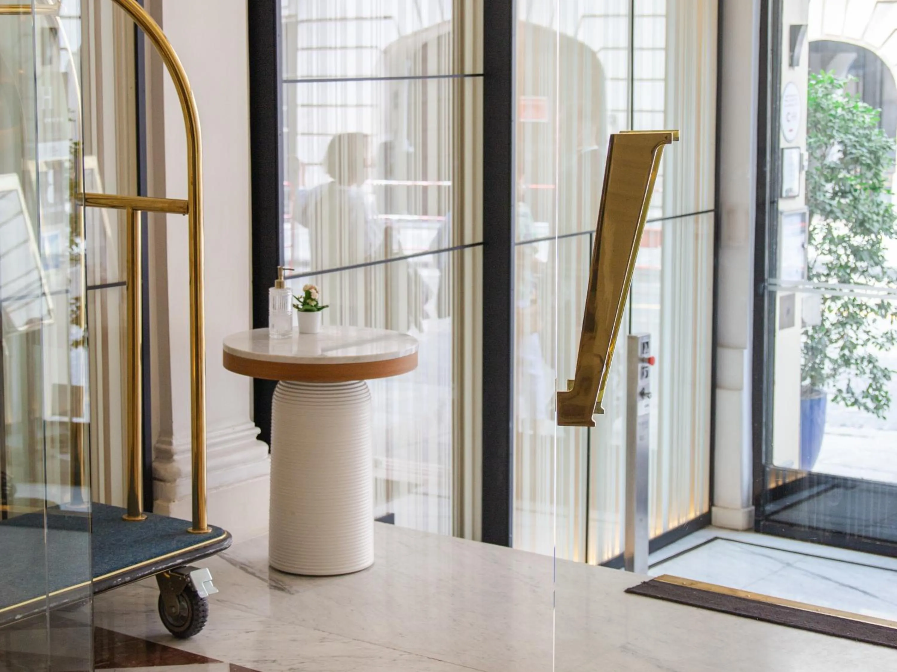 Lobby or reception in Hôtel Vernet Champs Elysées Paris