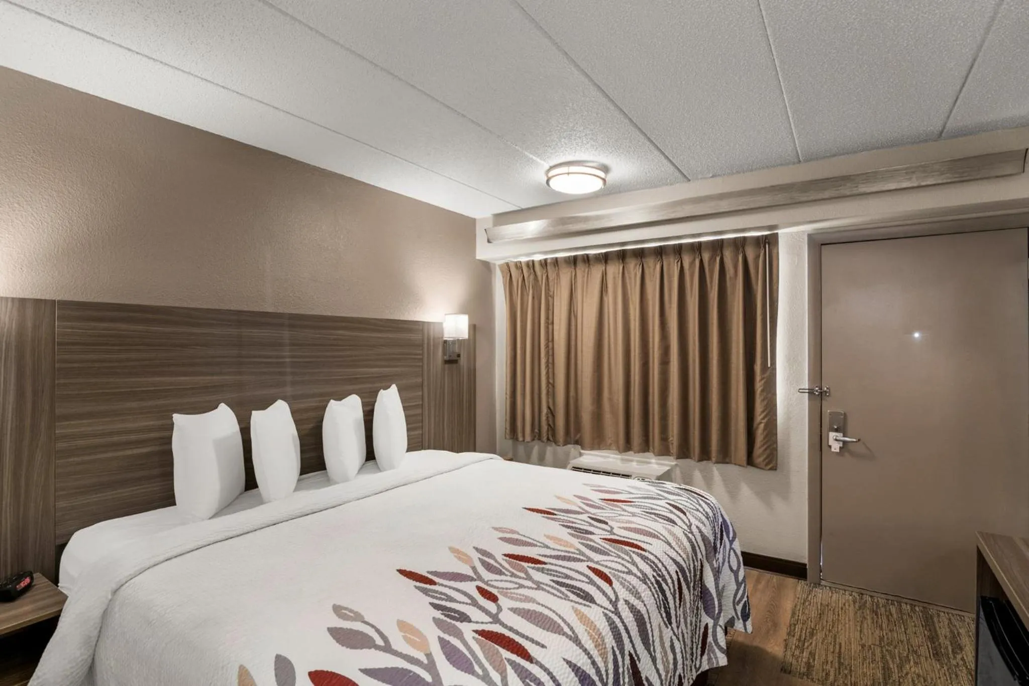 Bedroom, Bed in Red Roof Inn Enfield