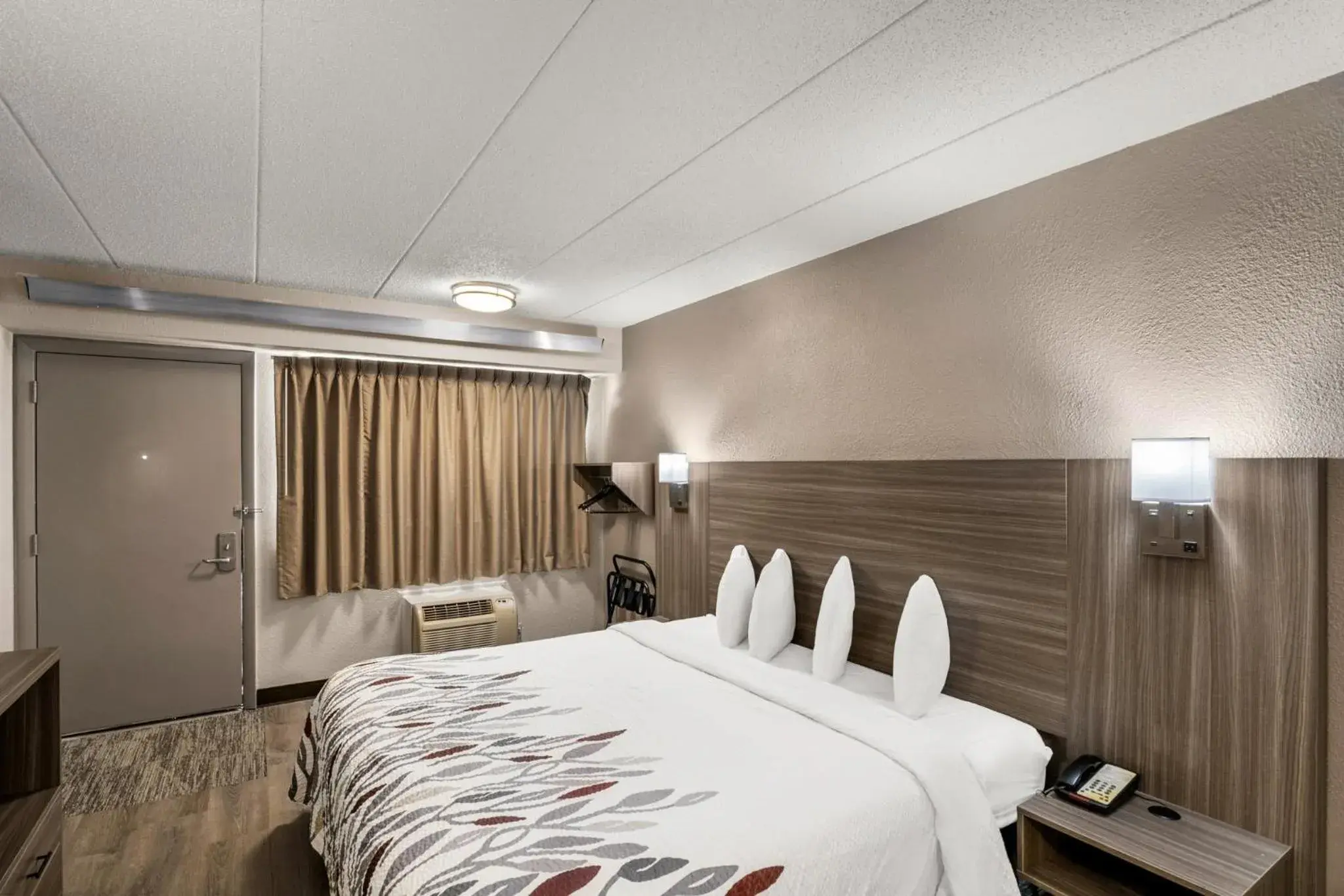 Photo of the whole room, Bed in Red Roof Inn Enfield Photo of the whole room, Bed in Red Roof Inn Enfield