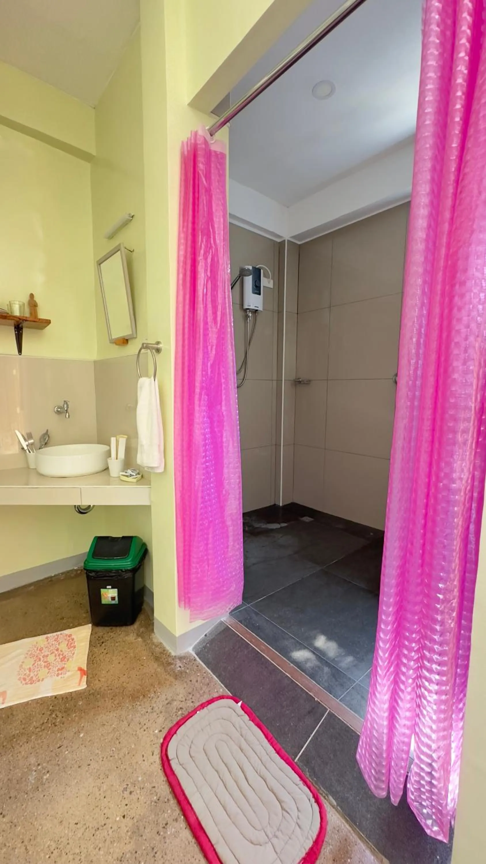 Bathroom in In Dai Aquasports and Beach Resort