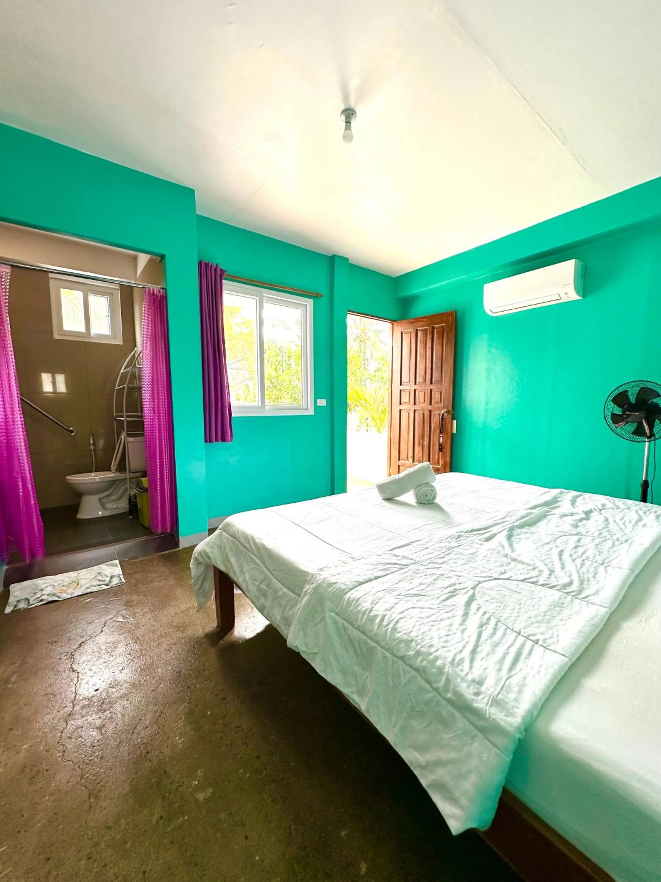 Bed in In Dai Aquasports and Beach Resort