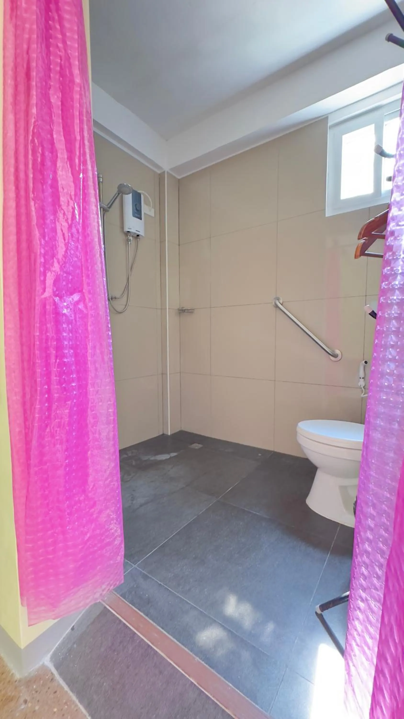 Shower in In Dai Aquasports and Beach Resort