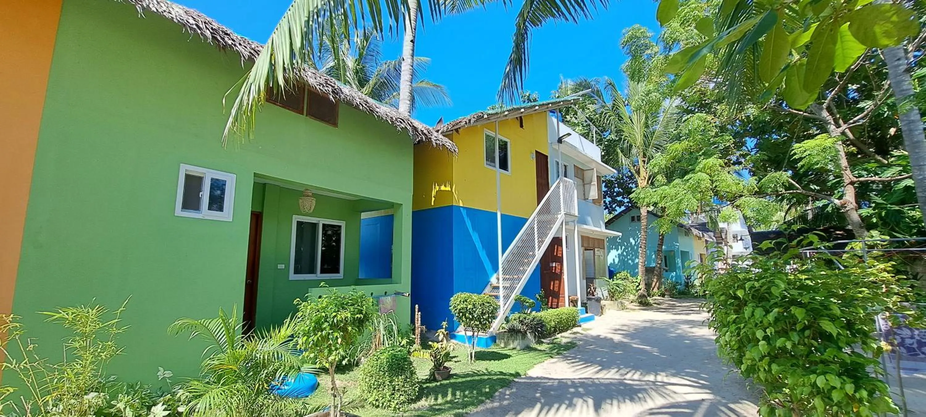 Garden in In Dai Aquasports and Beach Resort