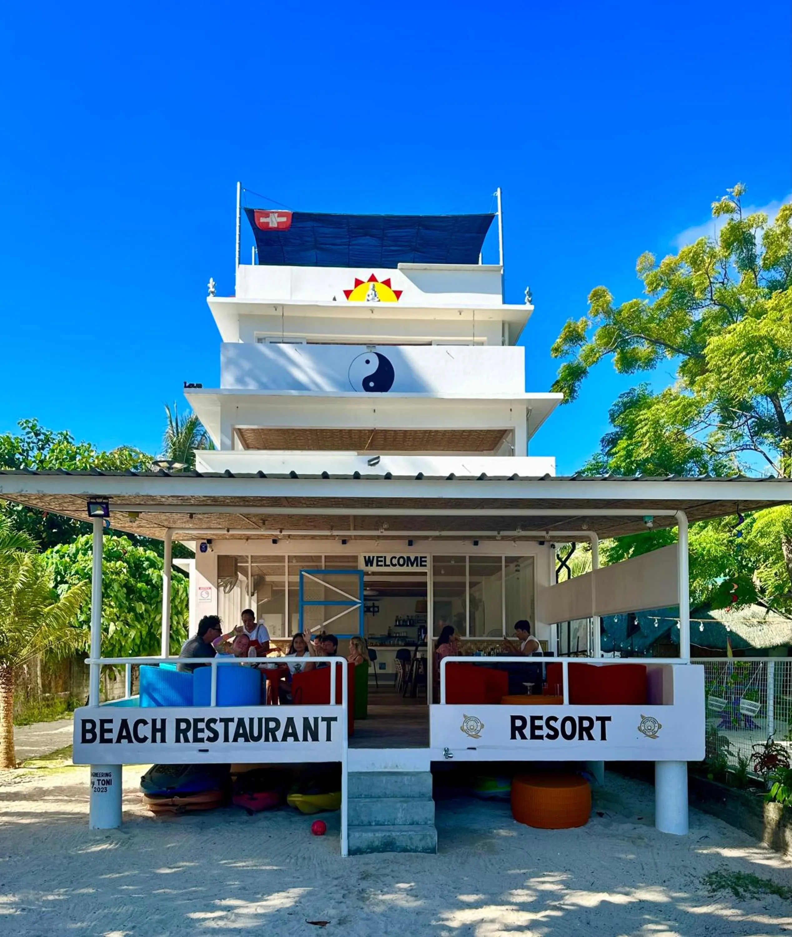 Restaurant/places to eat in In Dai Aquasports and Beach Resort