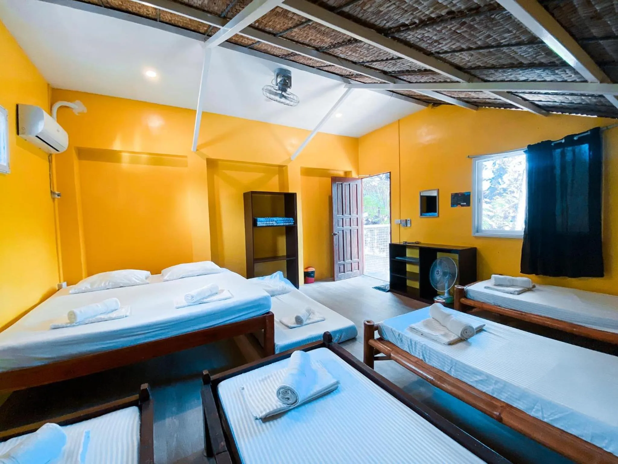 Bed in In Dai Aquasports and Beach Resort