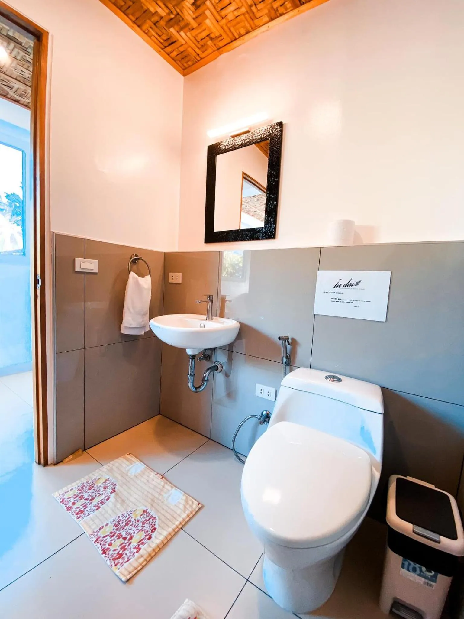 Toilet in In Dai Aquasports and Beach Resort
