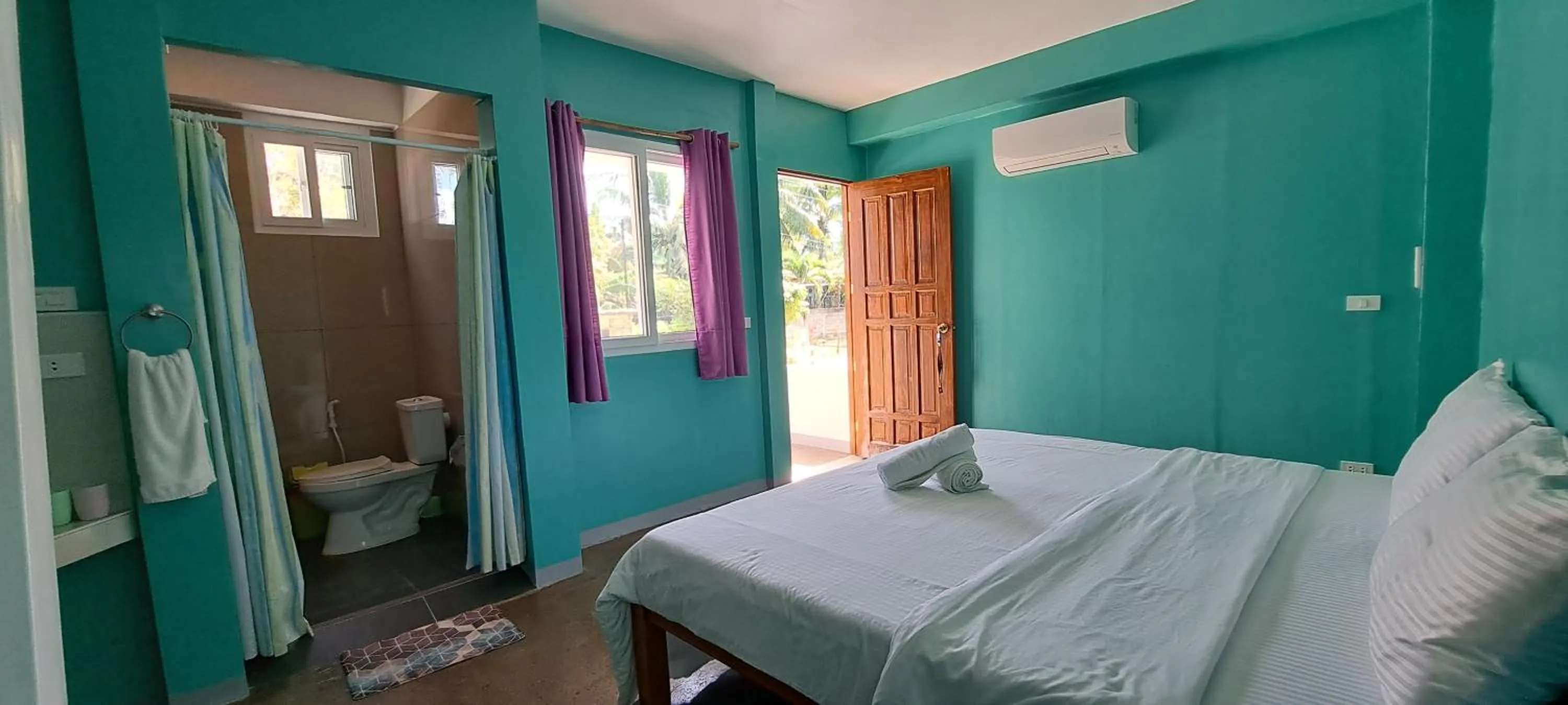 Bathroom, Bed in In Dai Aquasports and Beach Resort