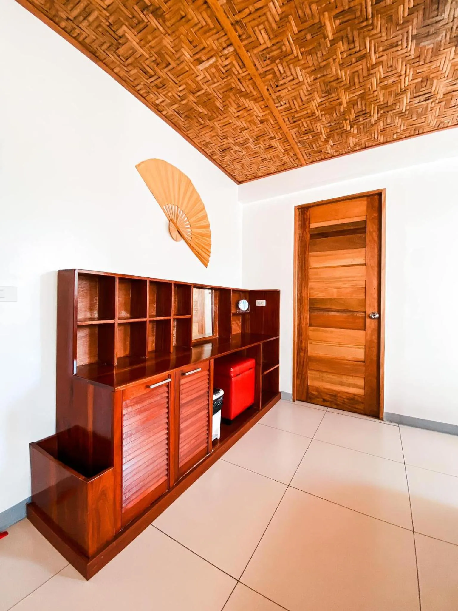 wardrobe in In Dai Aquasports and Beach Resort