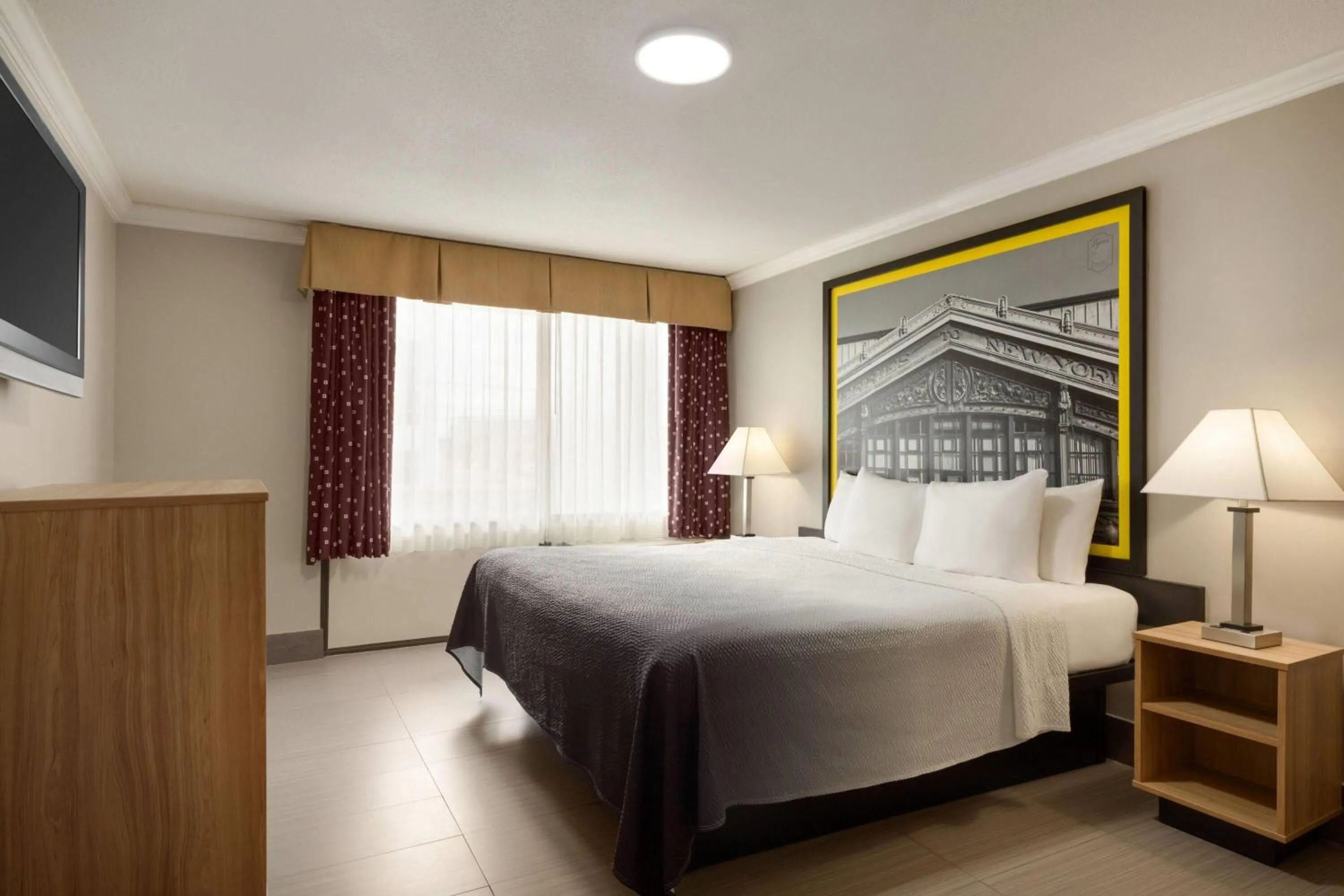 Bath, Bed in Super 8 by Wyndham Meadowlands