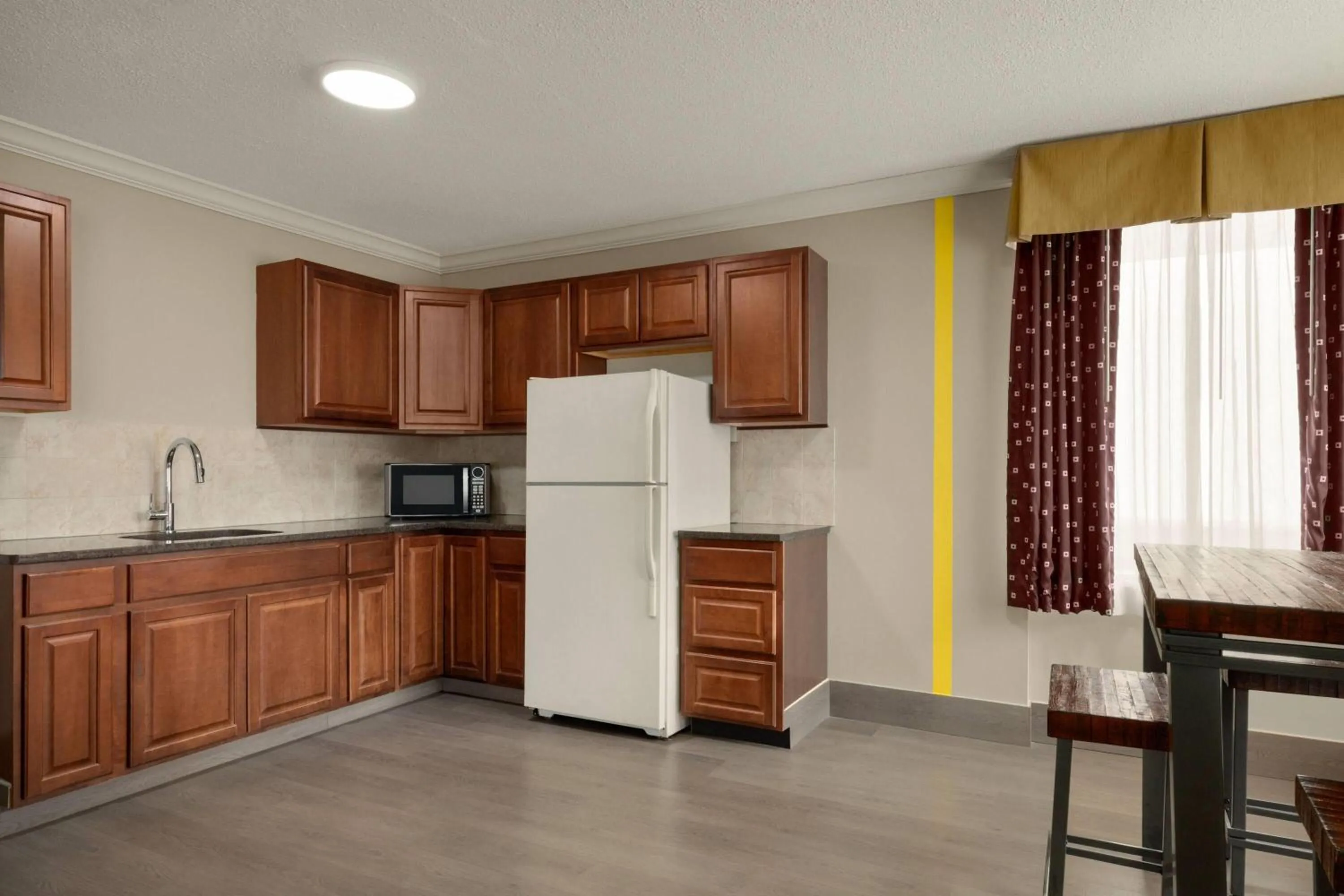 Photo of the whole room in Super 8 by Wyndham Meadowlands