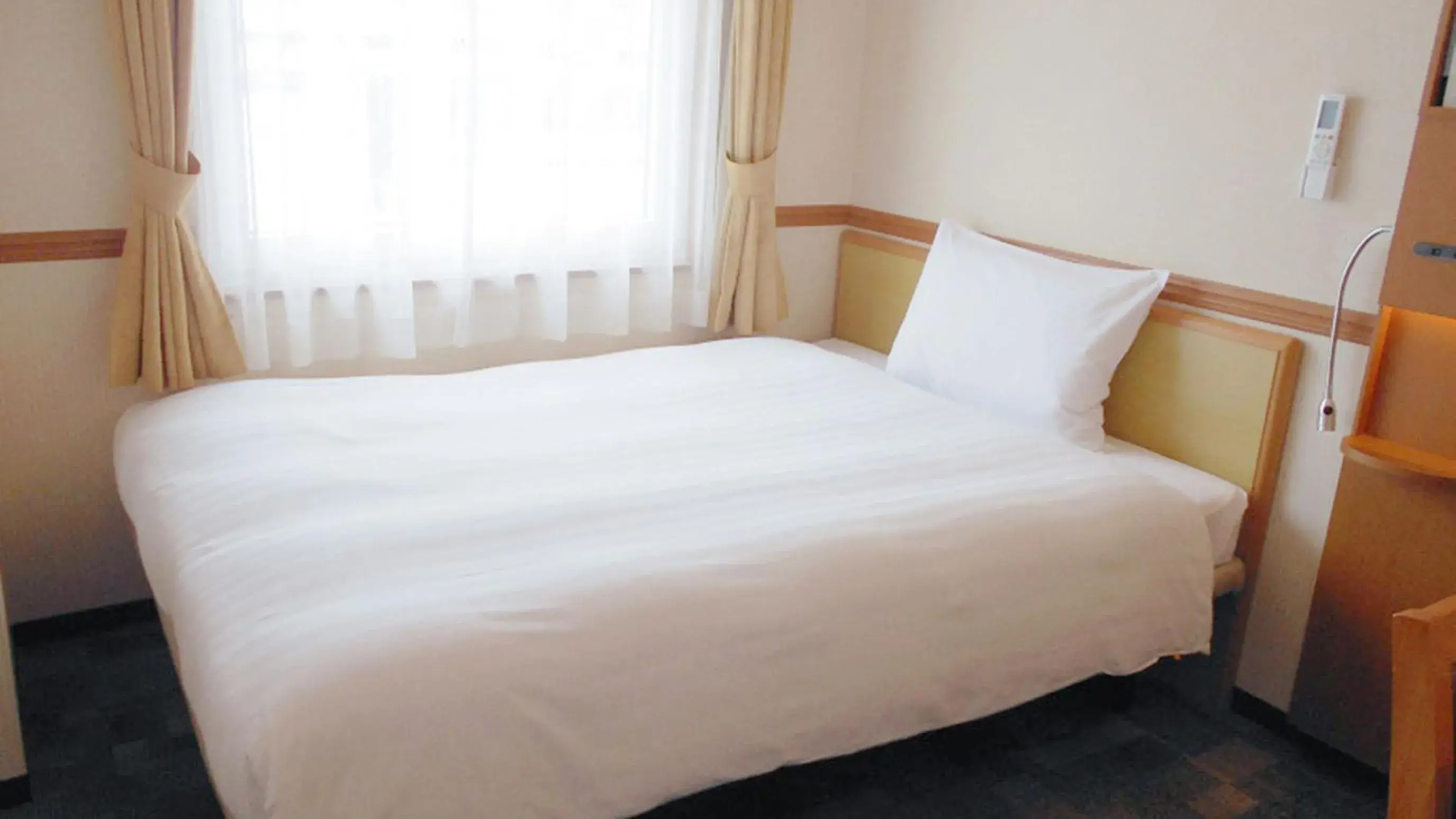 Bedroom, Bed in Toyoko Inn Shin-yamaguchi-eki Shinkansen-guchi Bedroom, Bed in Toyoko Inn Shin-yamaguchi-eki Shinkansen-guchi