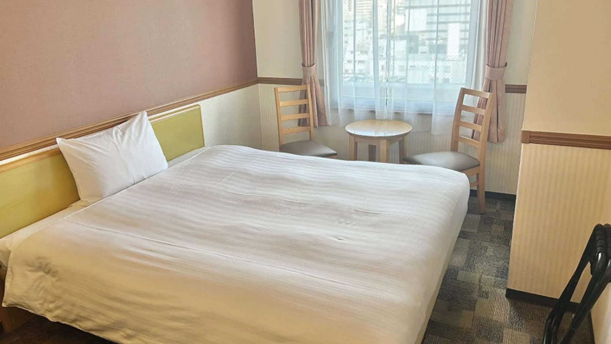 Bedroom, Bed in Toyoko Inn Tokuyama-eki Shinkansen-guchi