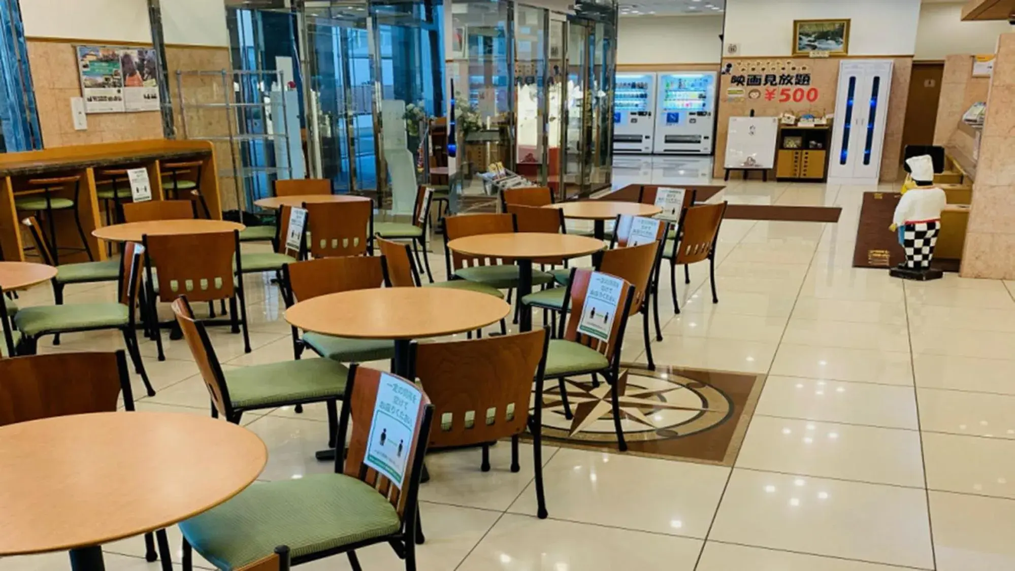 Lounge or bar in Toyoko Inn Aomori Ekimae Lounge or bar in Toyoko Inn Aomori Ekimae