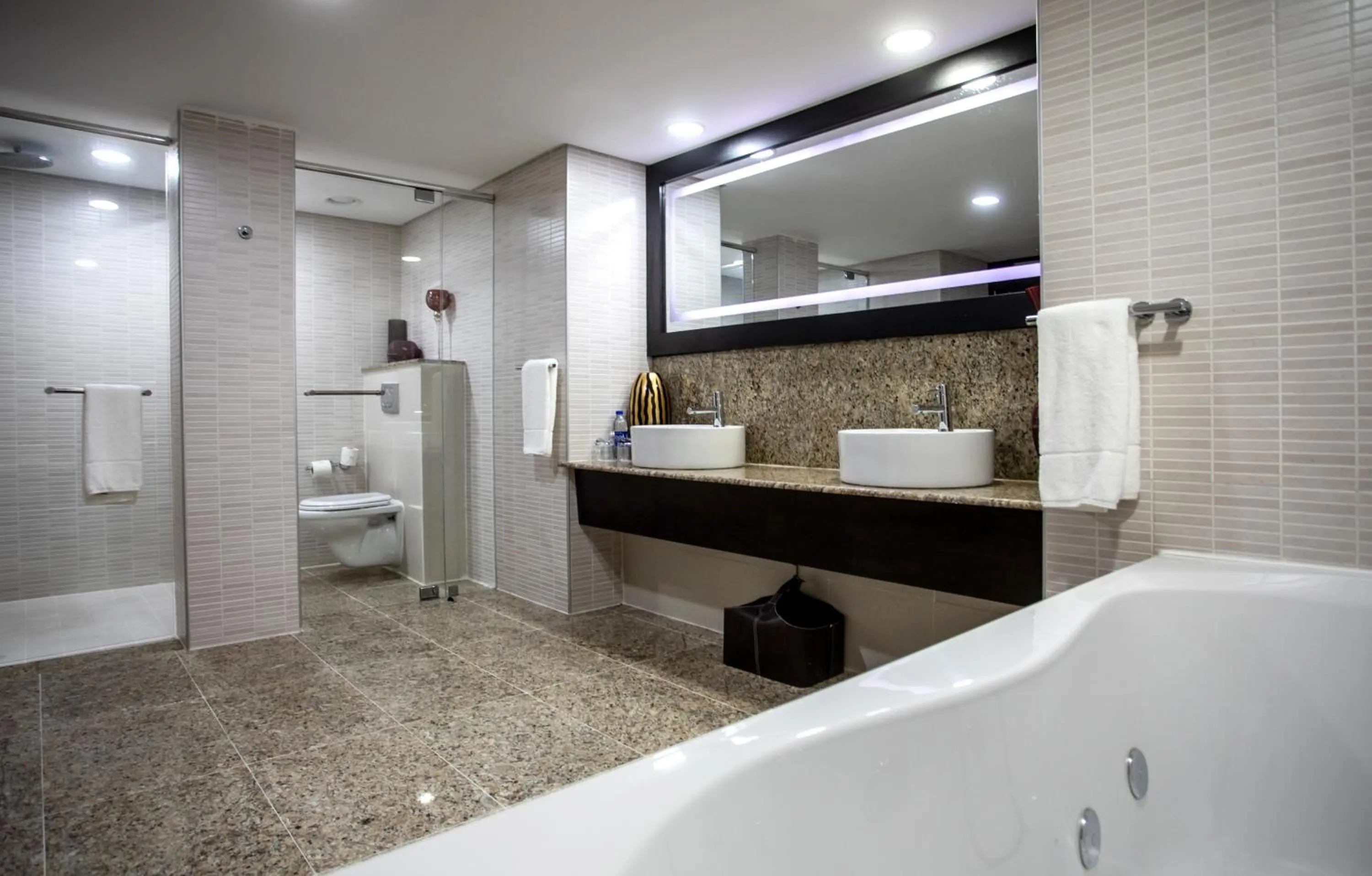 Shower in Mövenpick Hotel Ikoyi Lagos