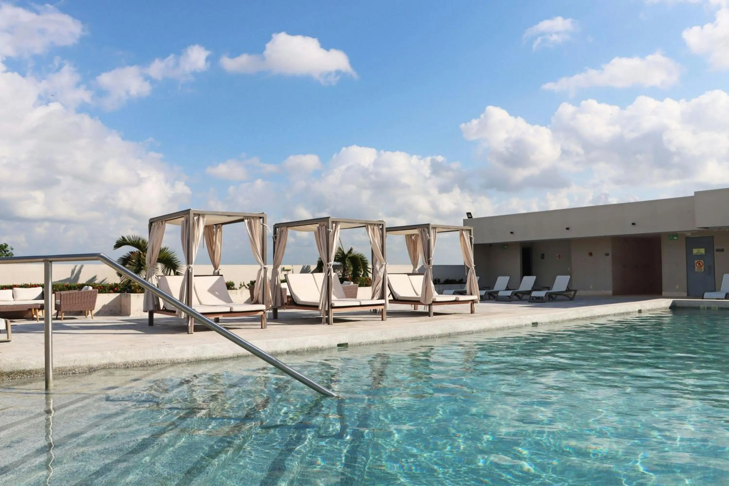 Swimming pool in Residence Inn by Marriott Playa del Carmen