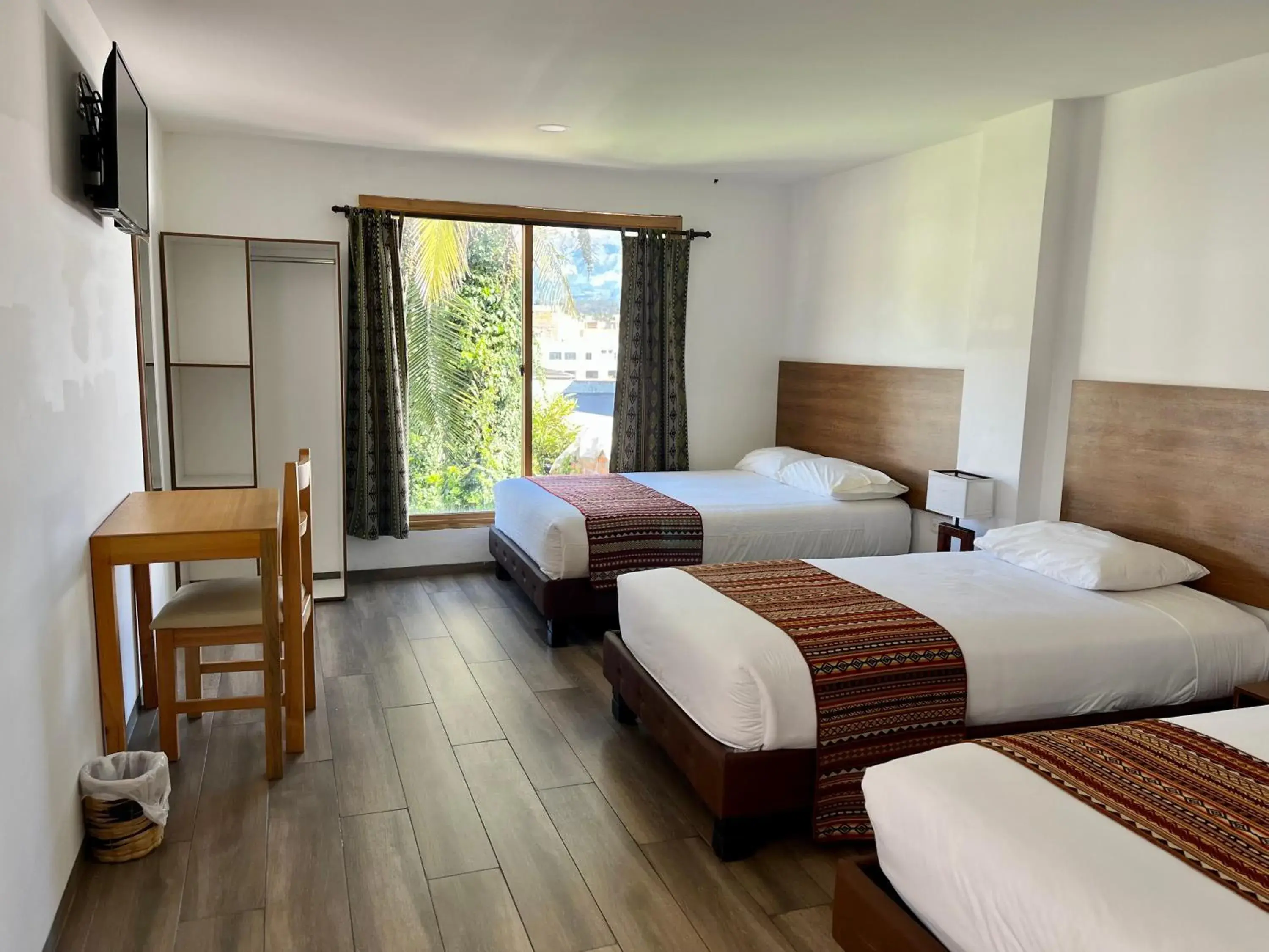 Comfort Triple Room in Hotel El Geranio Comfort Triple Room in Hotel El Geranio