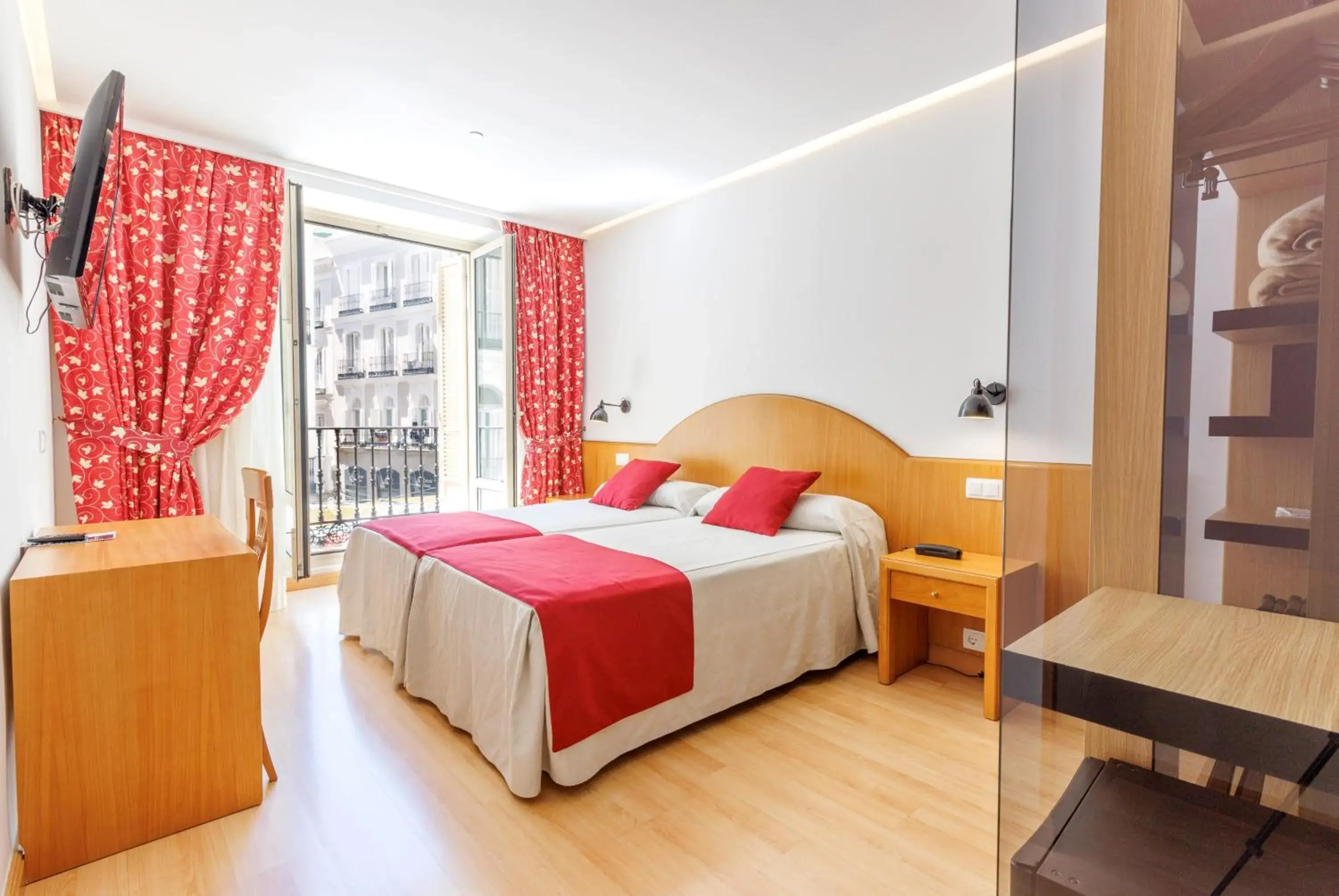 Two Connecting Double Rooms in Hotel Europa Two Connecting Double Rooms in Hotel Europa