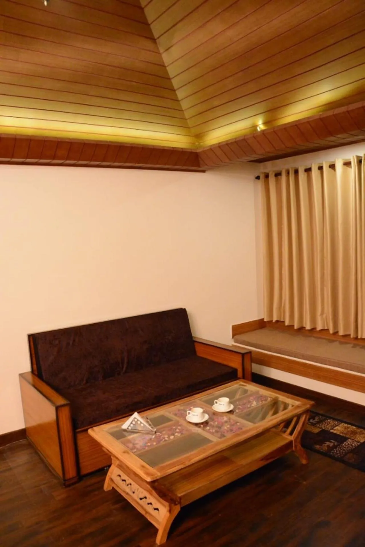 Bed in Boros Resorts Binsar