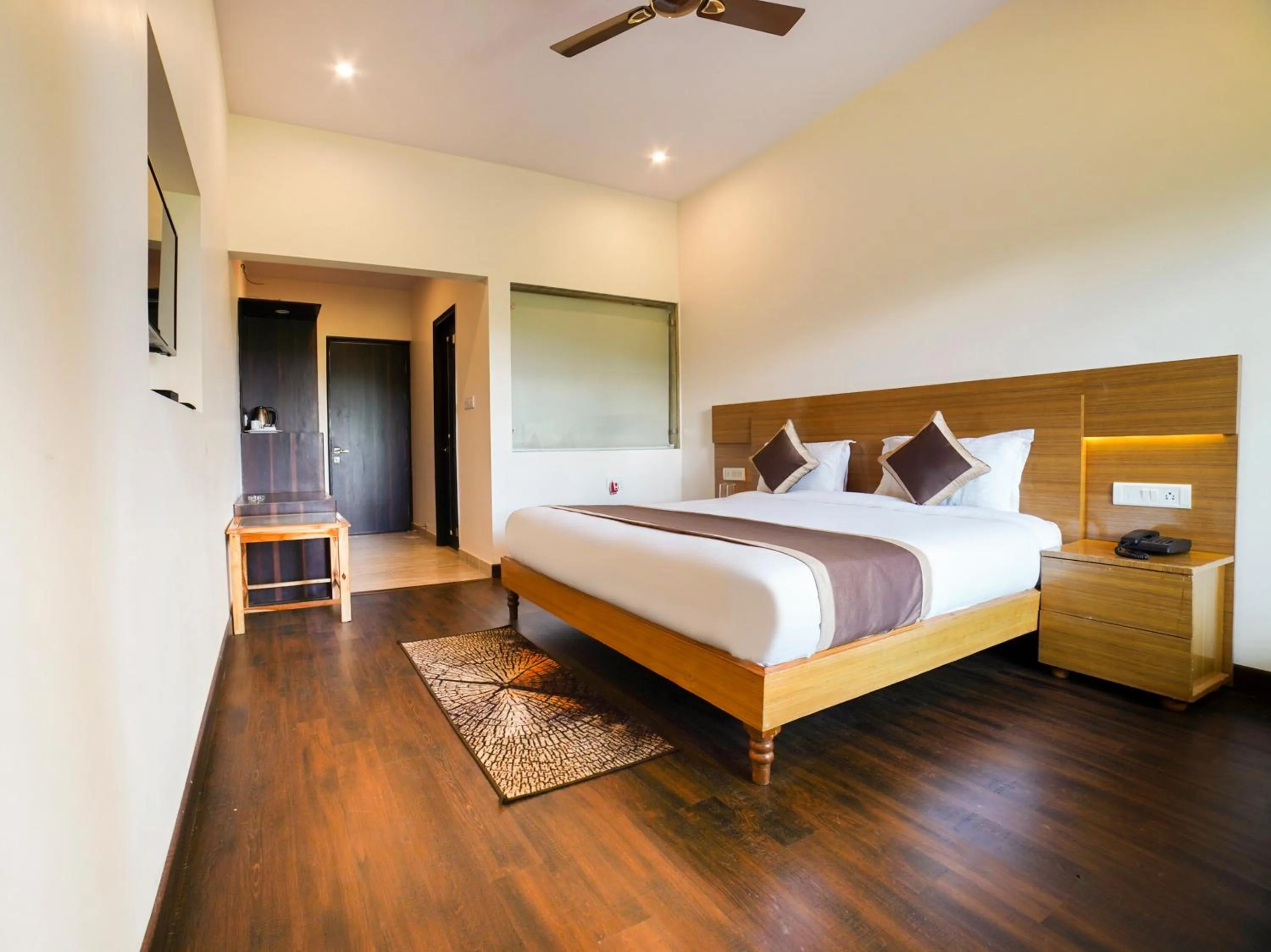 Photo of the whole room, Bed in Boros Resorts Binsar