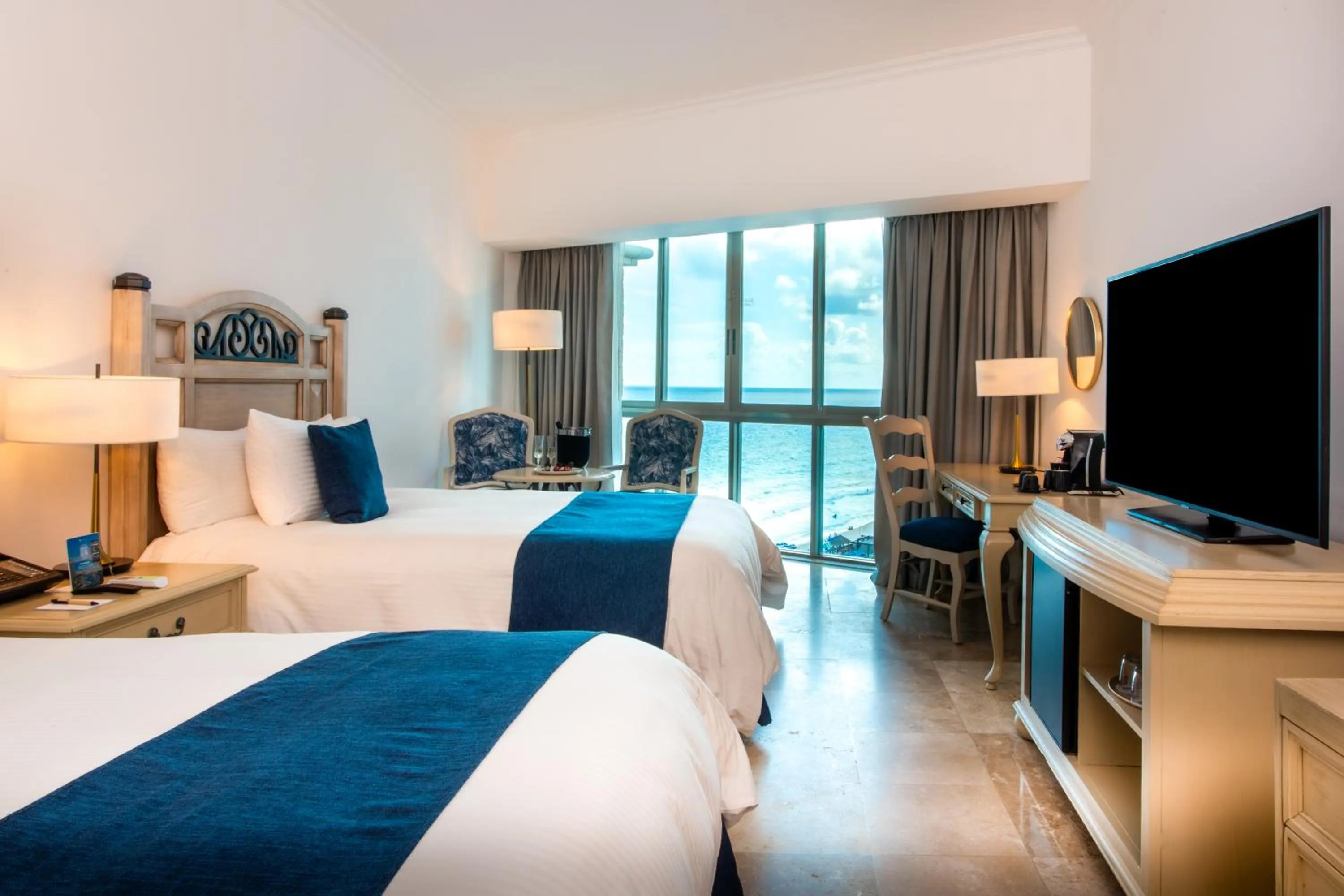 Bedroom, Bed in Sandos Cancún All Inclusive - Adults Only