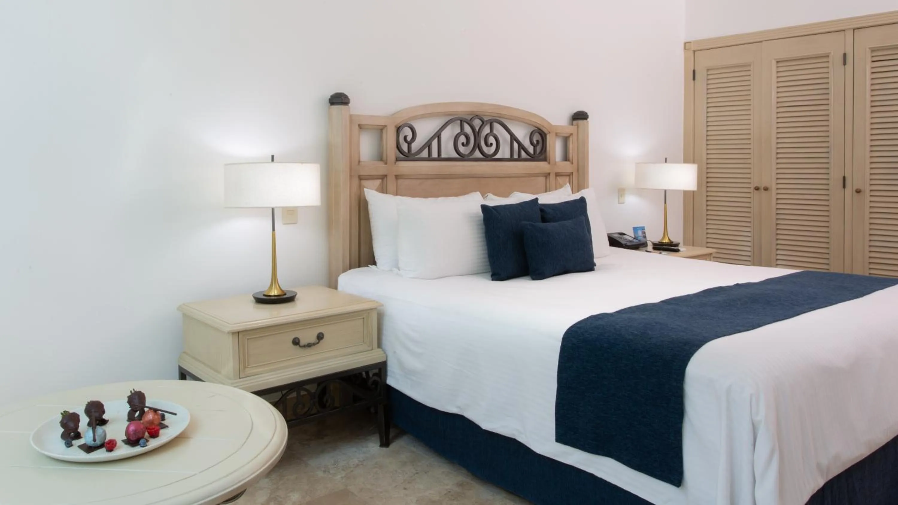 Bedroom, Bed in Sandos Cancún All Inclusive - Adults Only